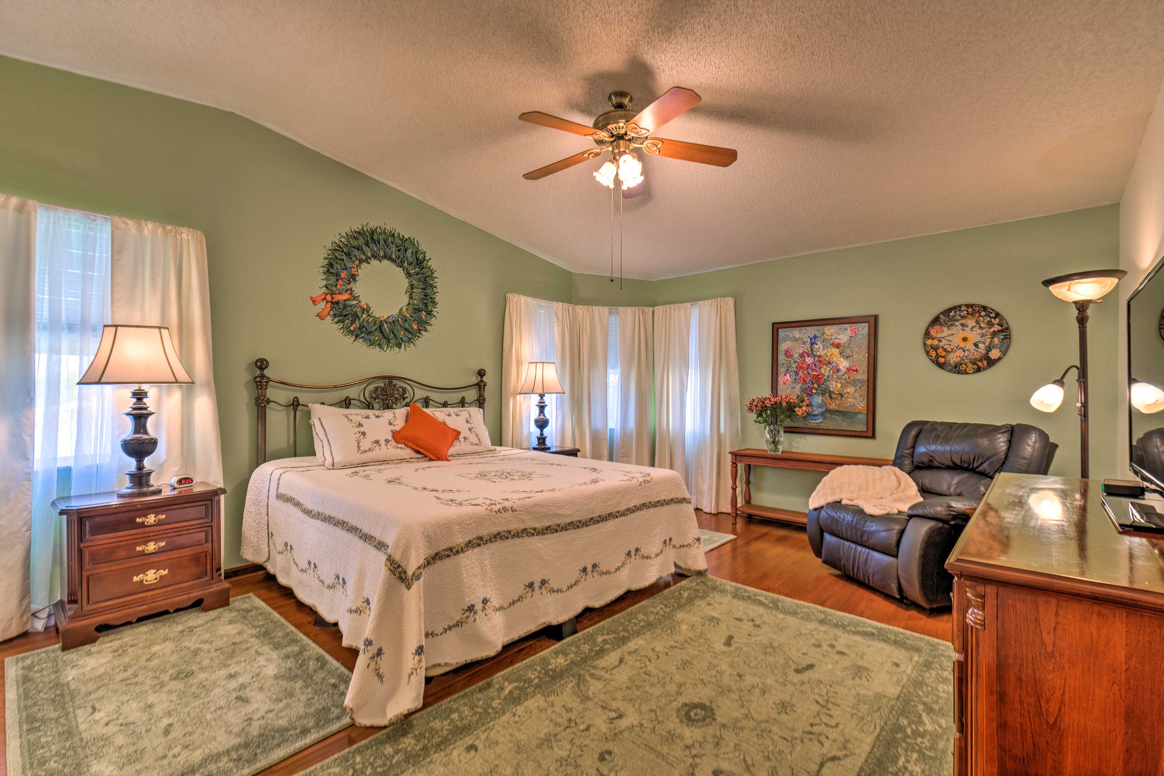 Bedroom 1 | King Bed