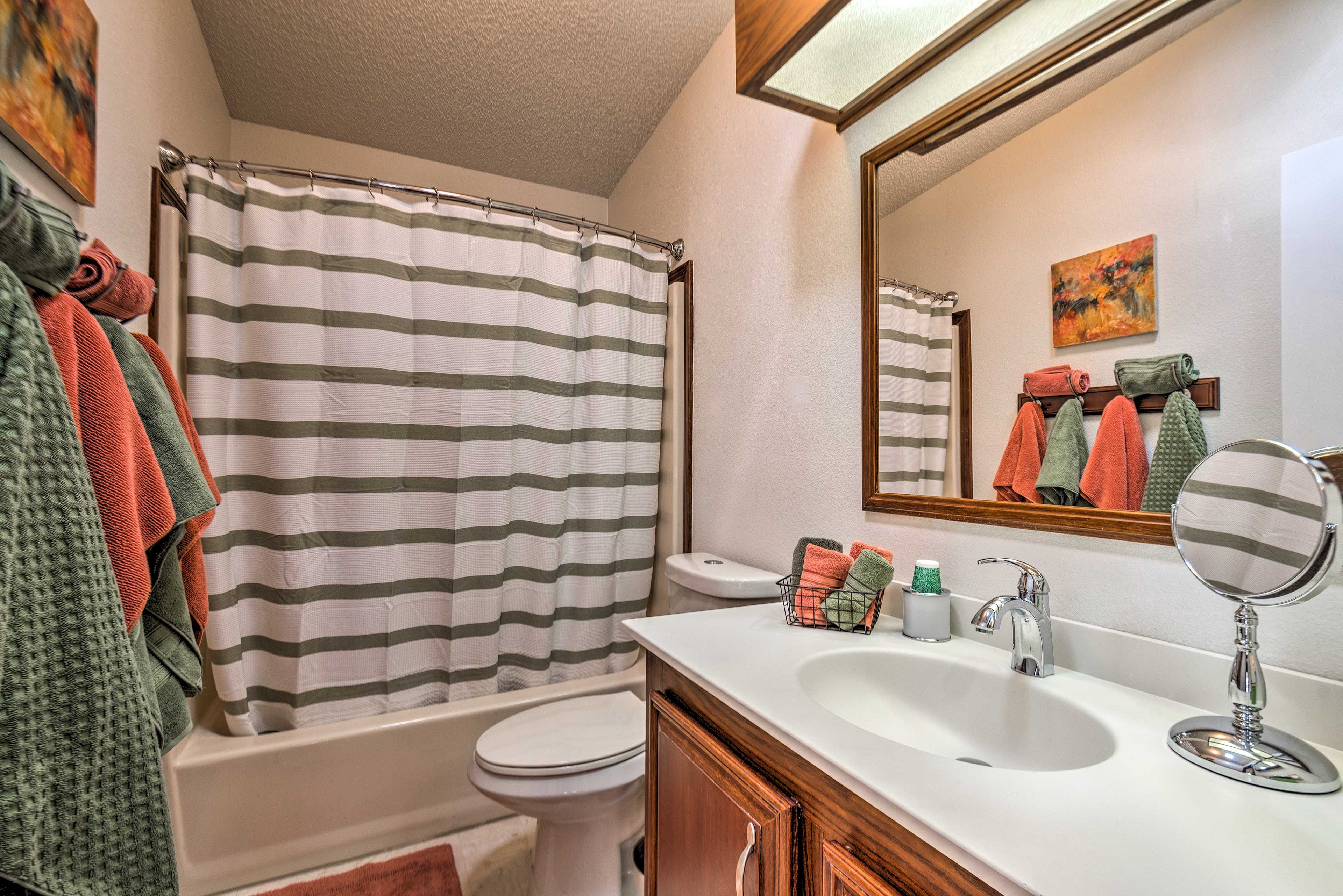 Full Bathroom | Complimentary Toiletries