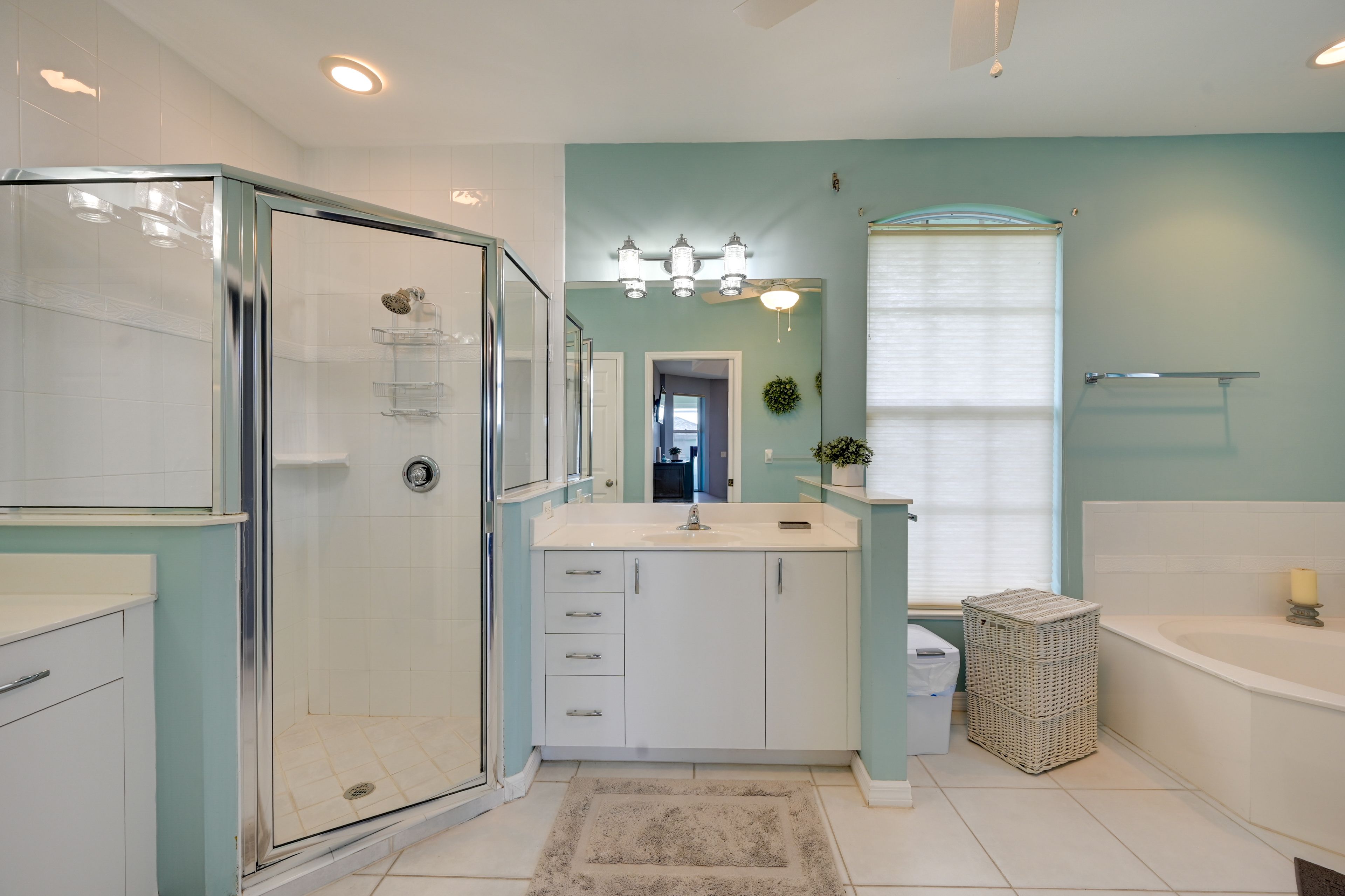 En-Suite Bathroom | Linens & Towels Provided