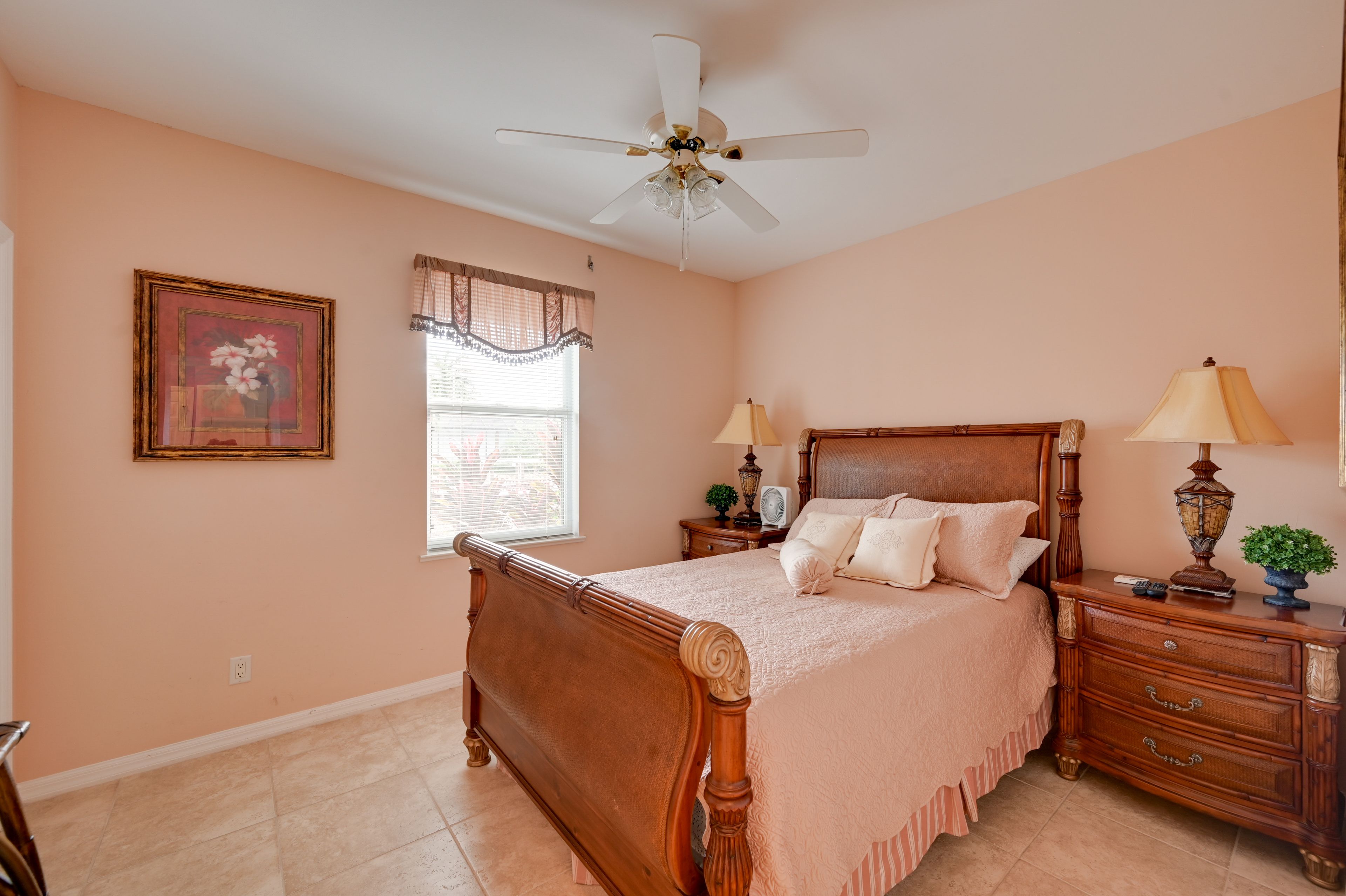 Bedroom 3 | Queen Bed