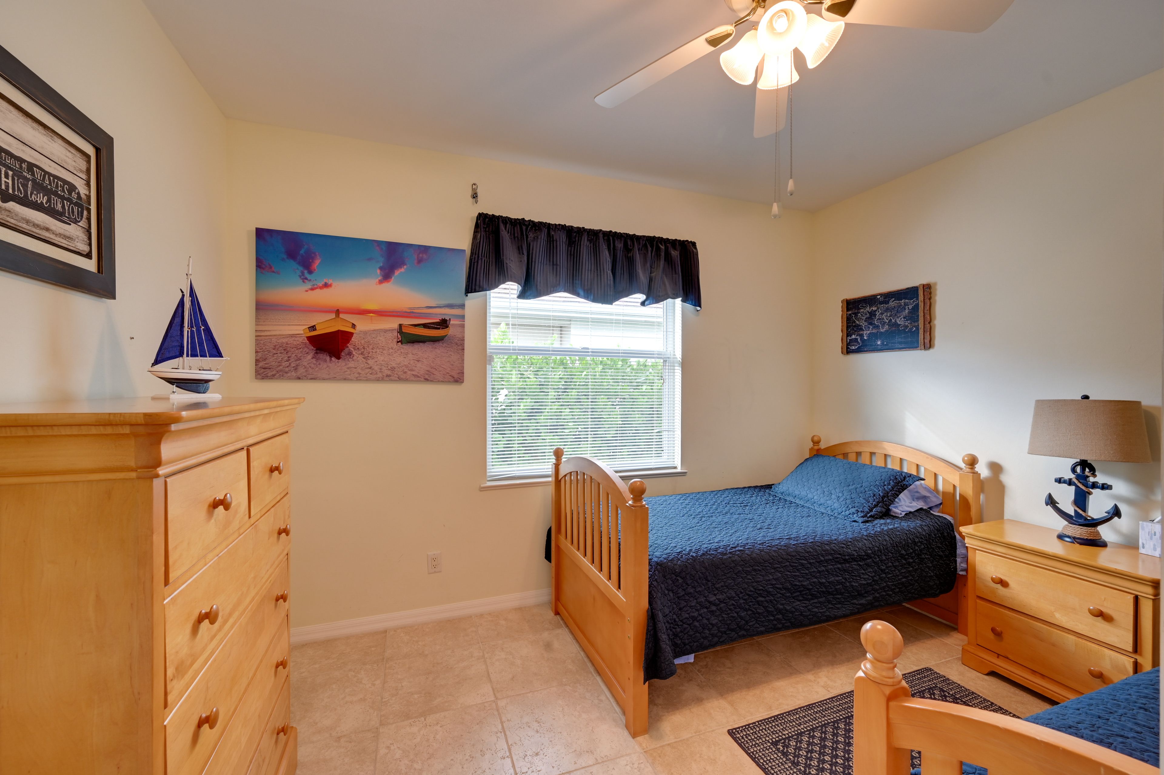 Bedroom 2 | 2 Twin Beds