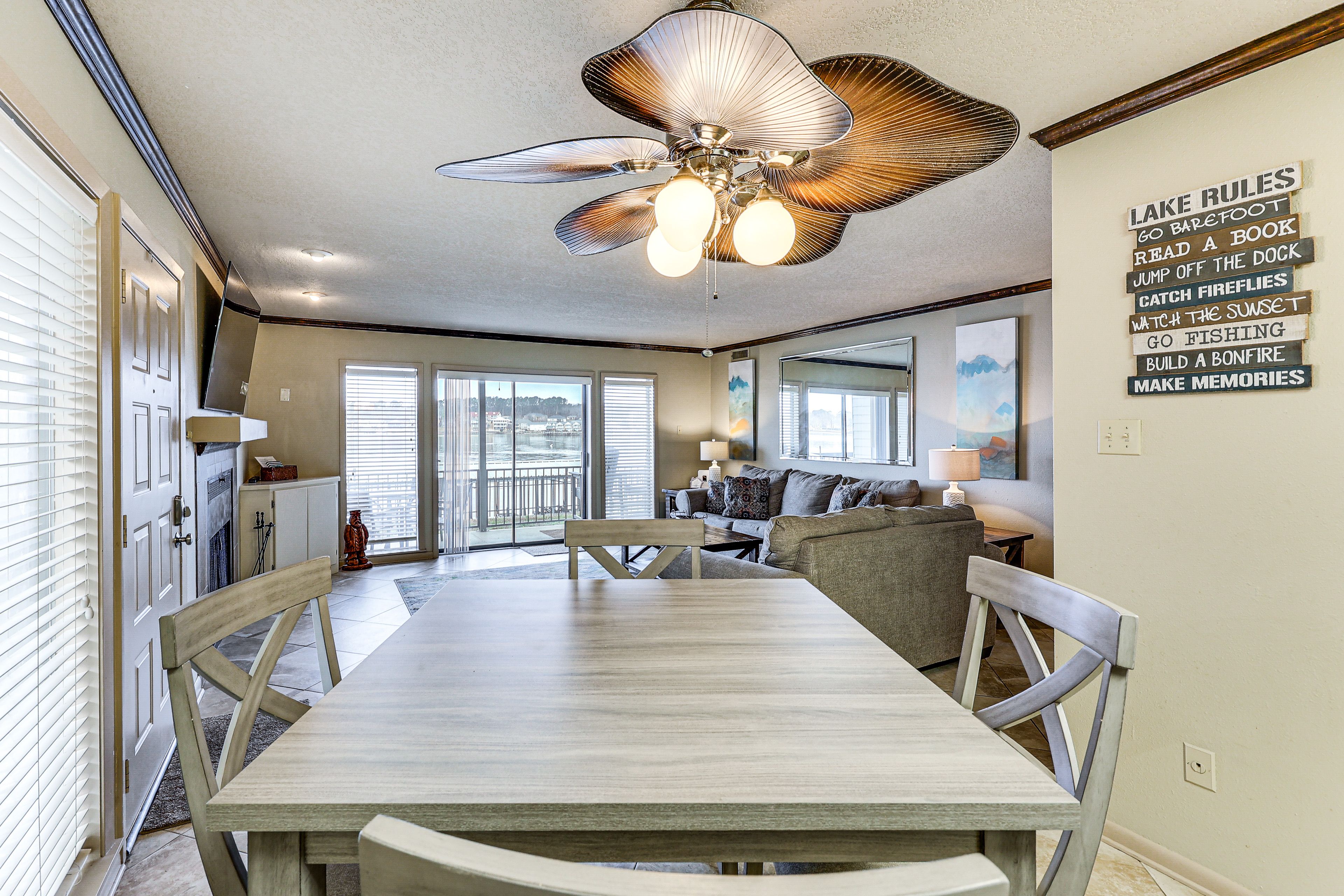 Dining Area | Dishes & Flatware Provided