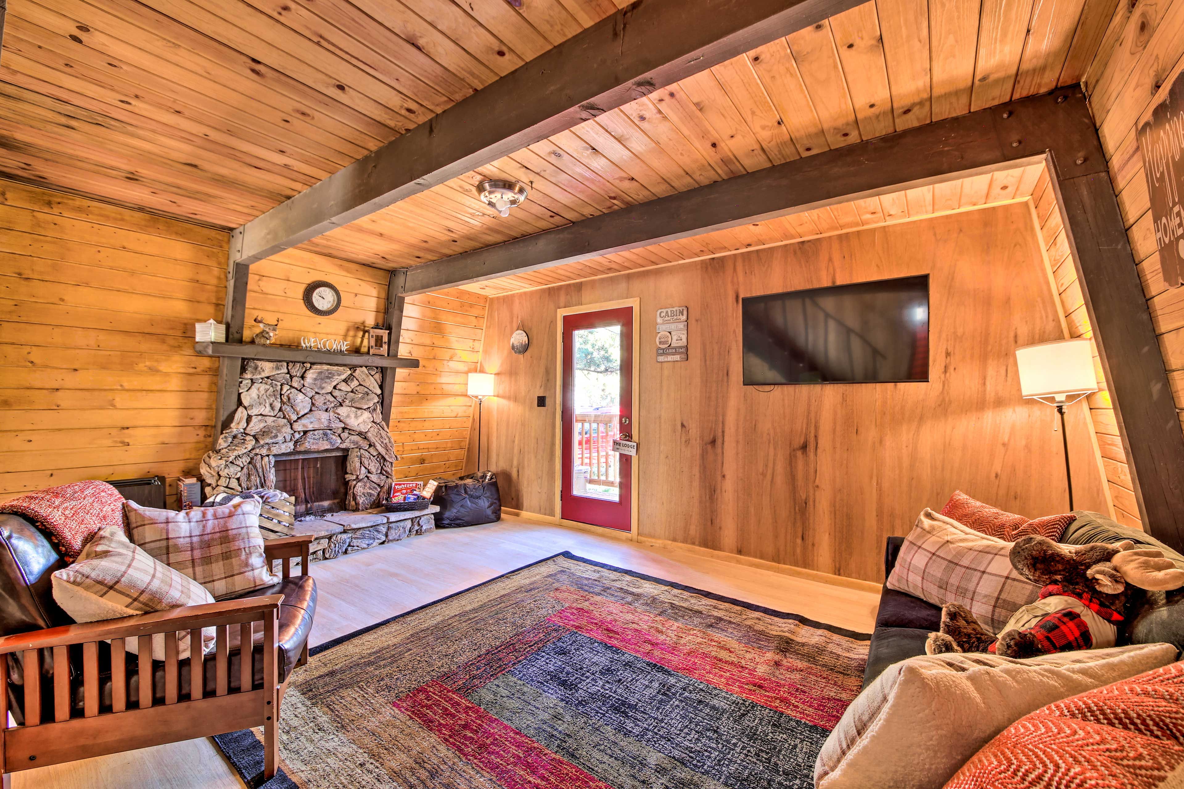 Living Room | Fireplace | Smart TV