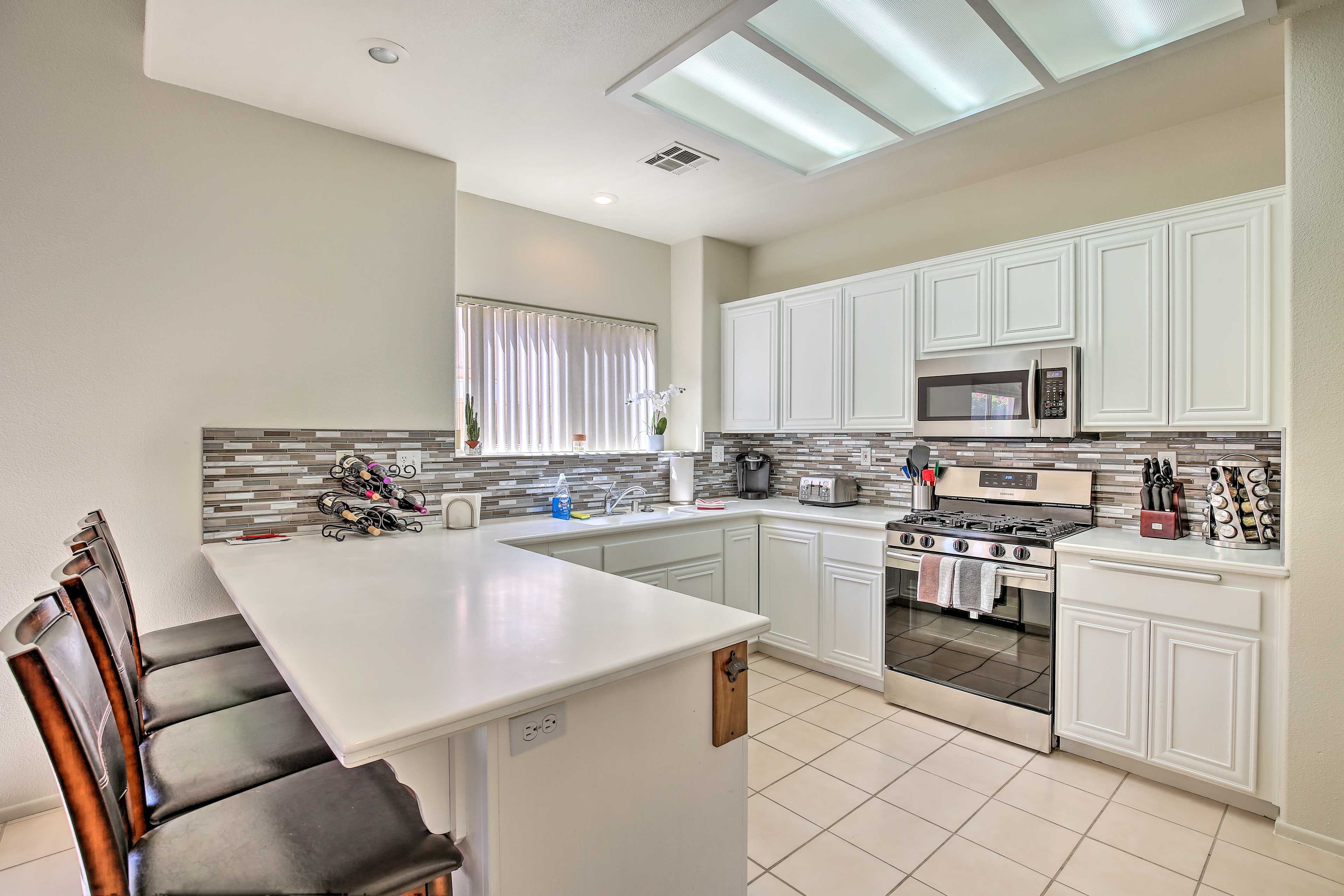 Keep the cook company at the breakfast bar with seating for 3.