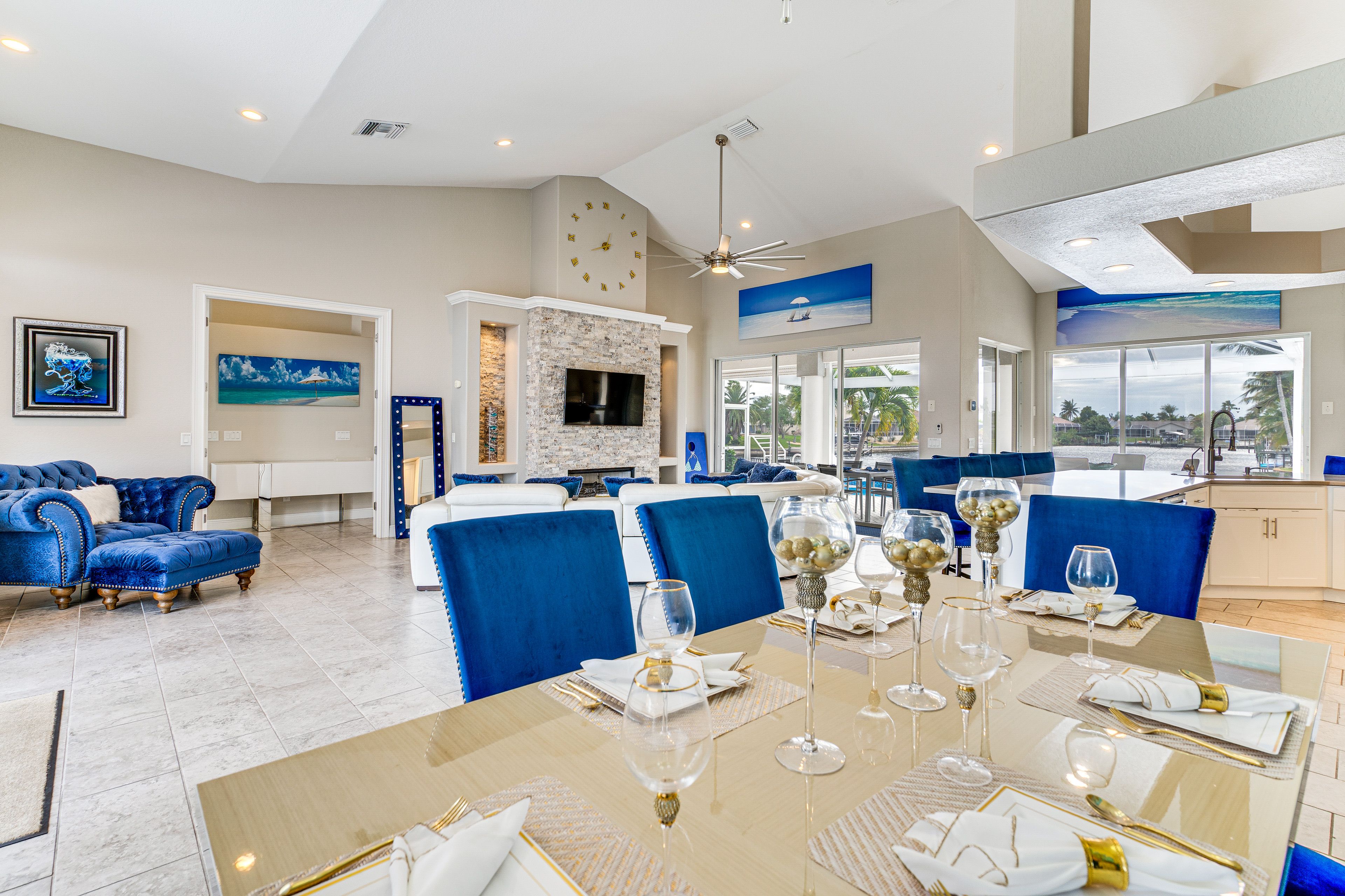 Dining Area | Dishes & Flatware Provided