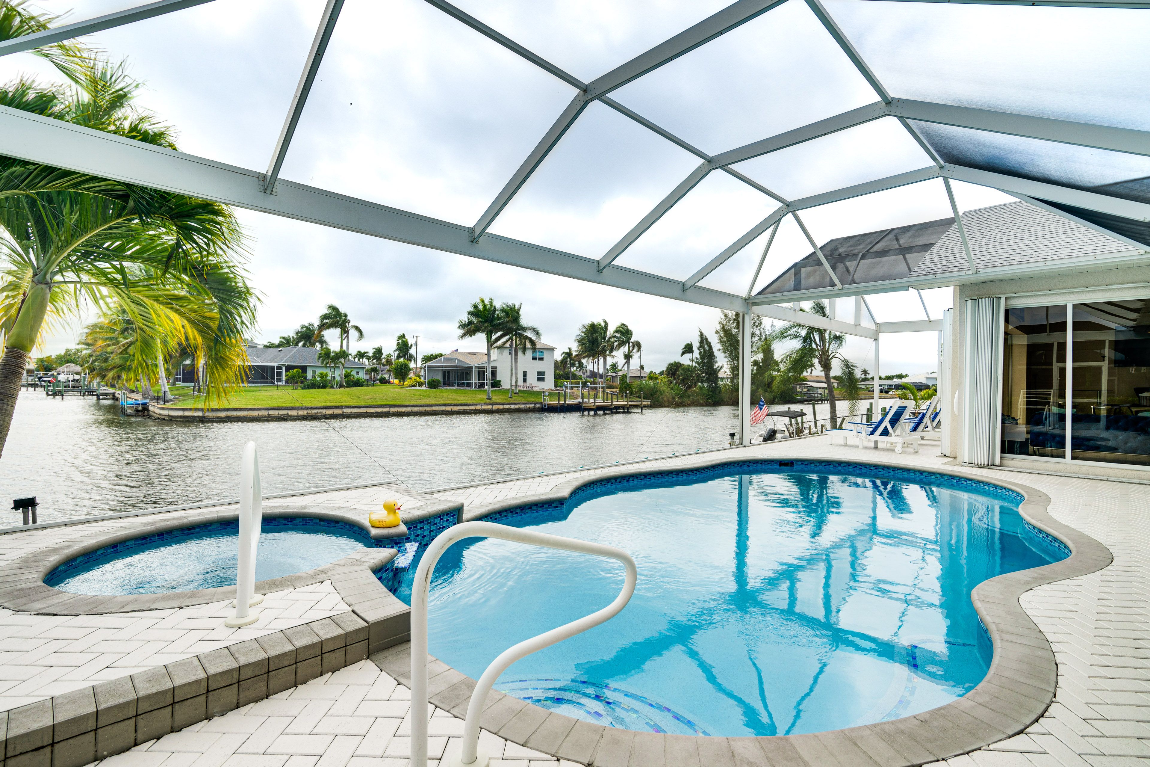 Heated Saltwater Pool & Hot Tub | Lounge Area