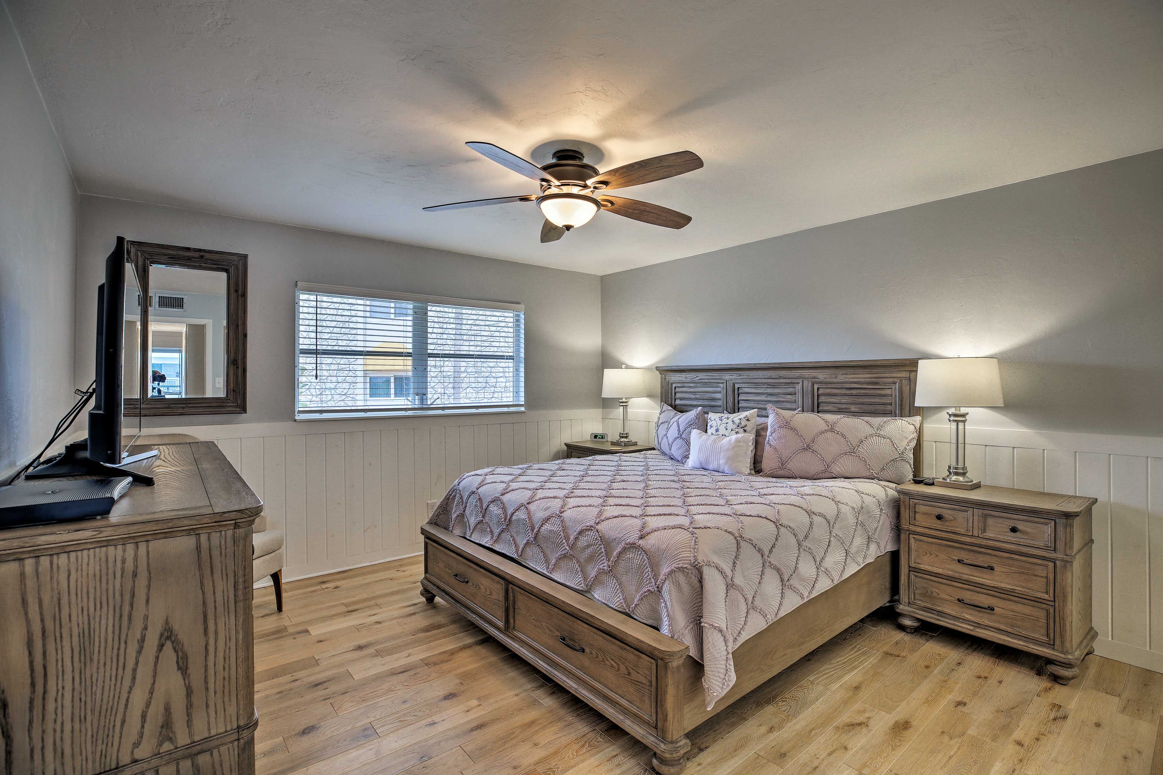 Bedroom 1 | King Bed | Linens Provided