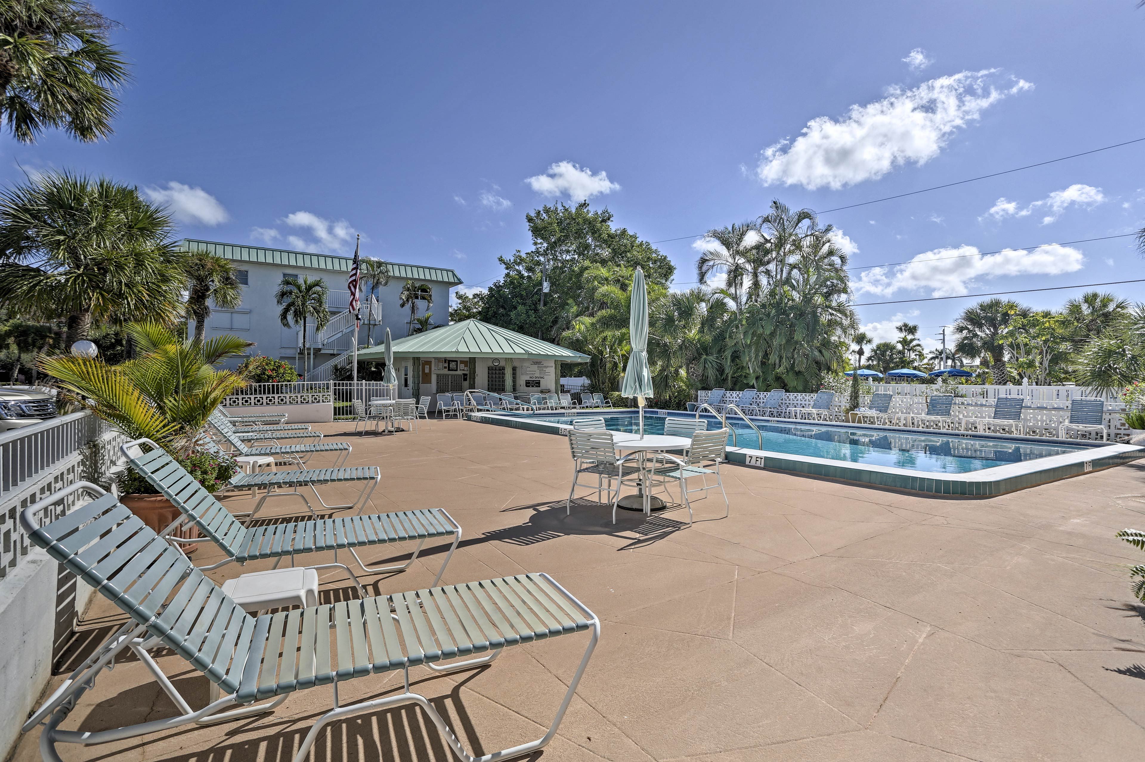 Community Amenities | Outdoor Pool