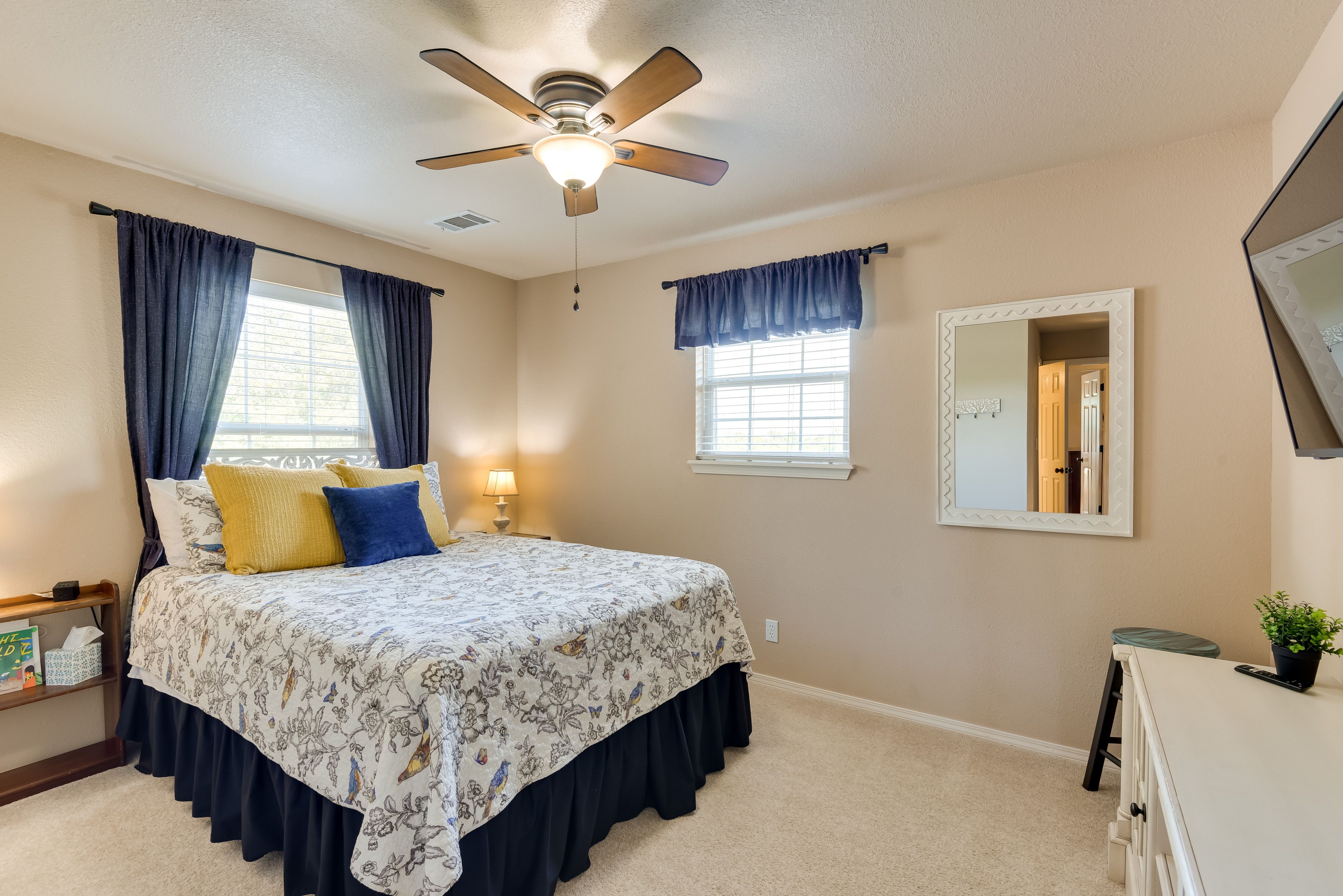 Bedroom 3 | Queen Bed | En-Suite Jack & Jill Bathroom