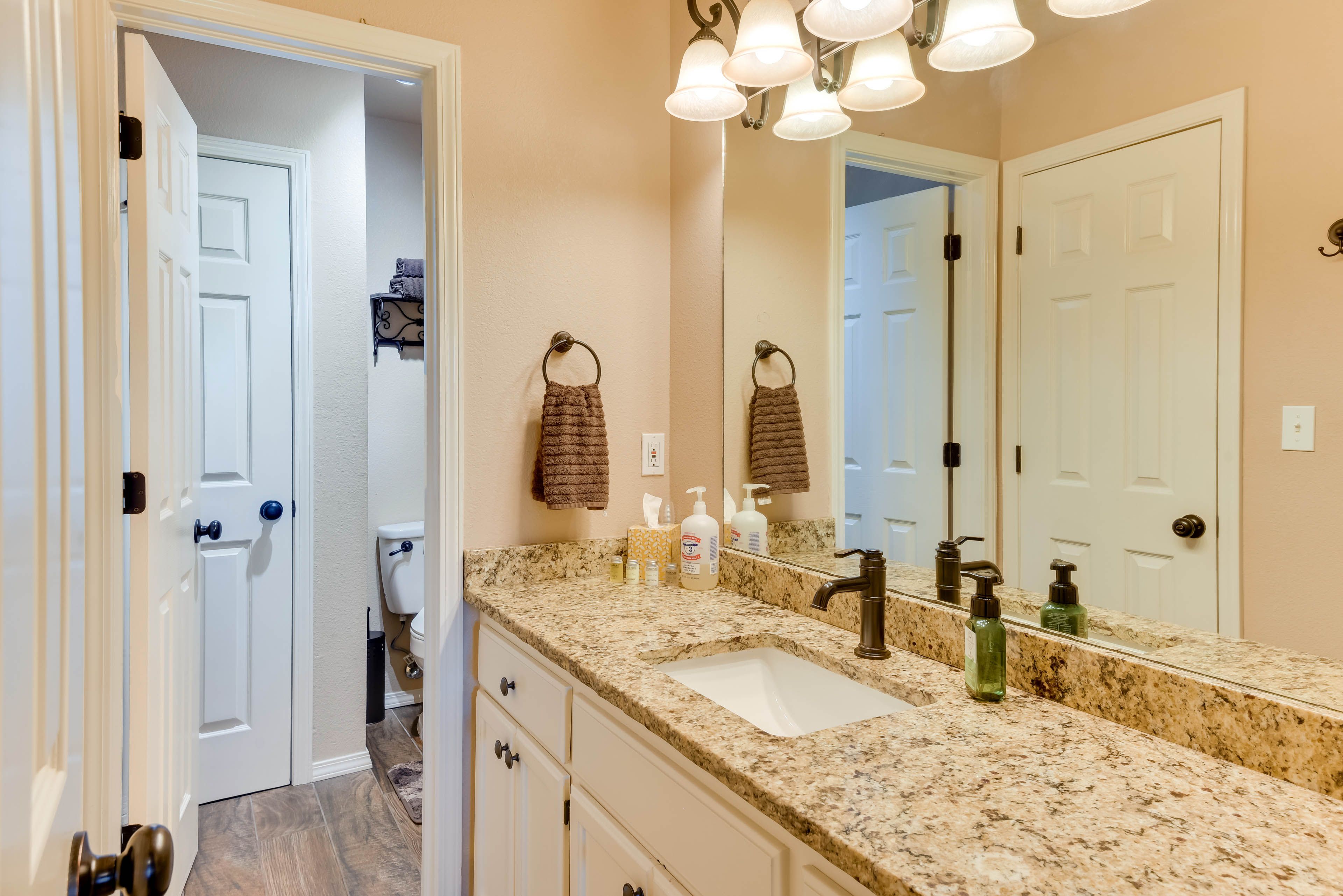 En-Suite Jack & Jill Bathroom for Bedrooms 4 & 5