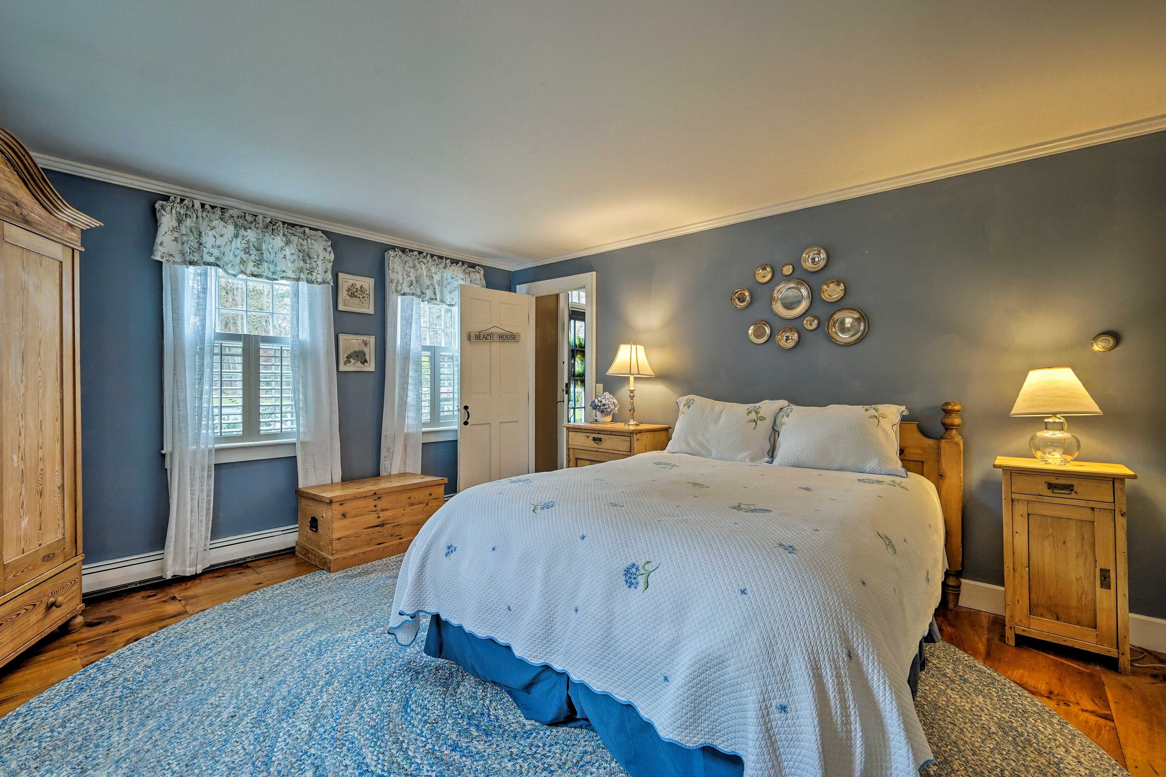Bedroom 1 | Queen Bed | Main Level | En-Suite Bathroom