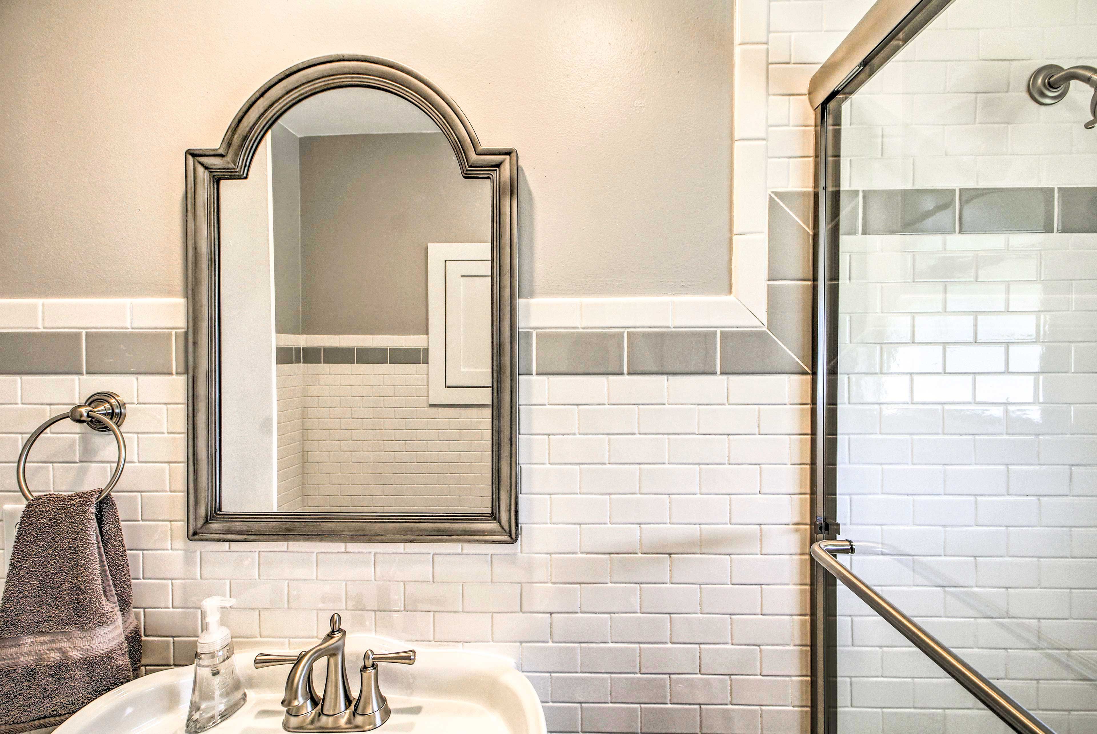 Full Bathroom | Towels Provided