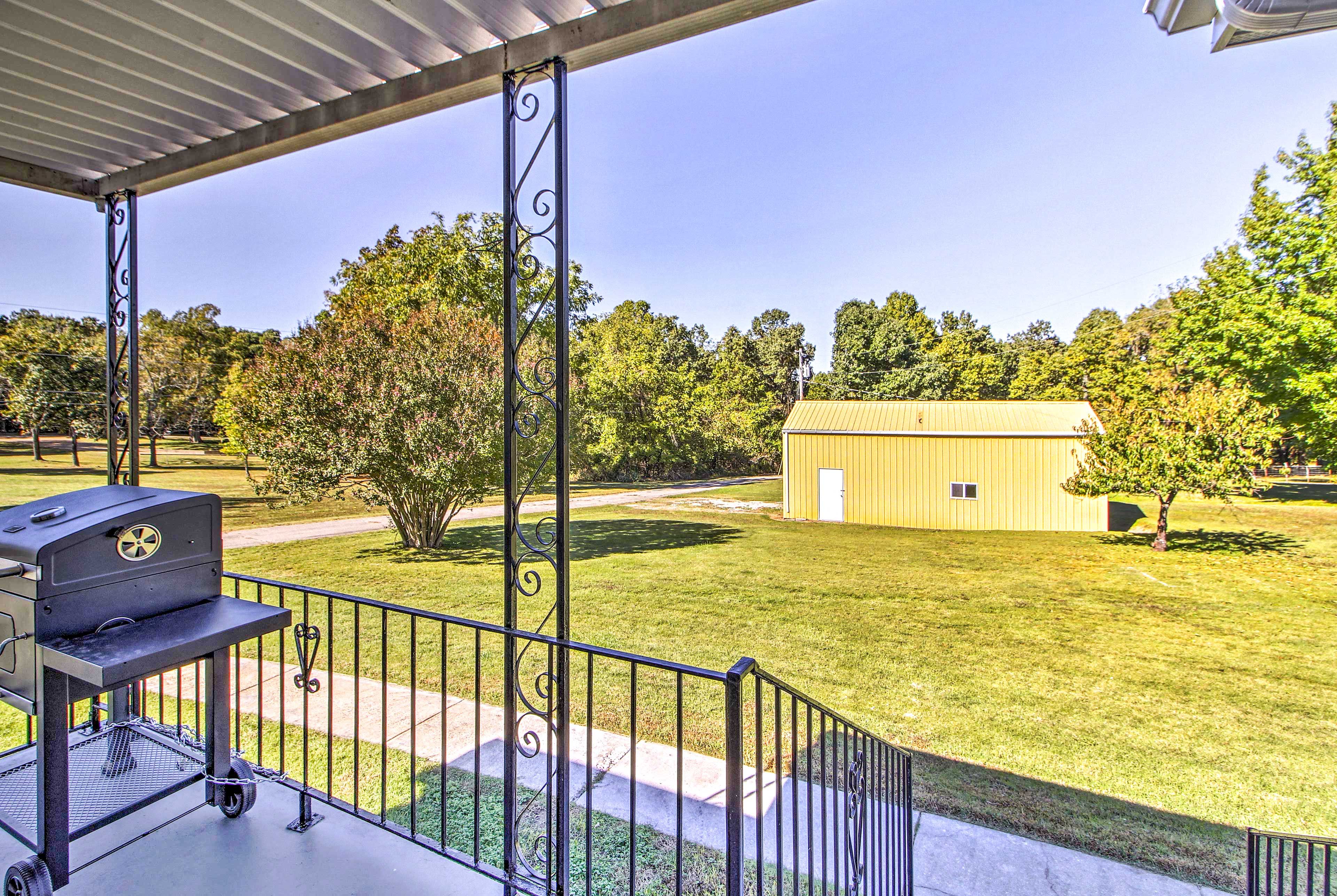 Covered Patio | Gas Grill