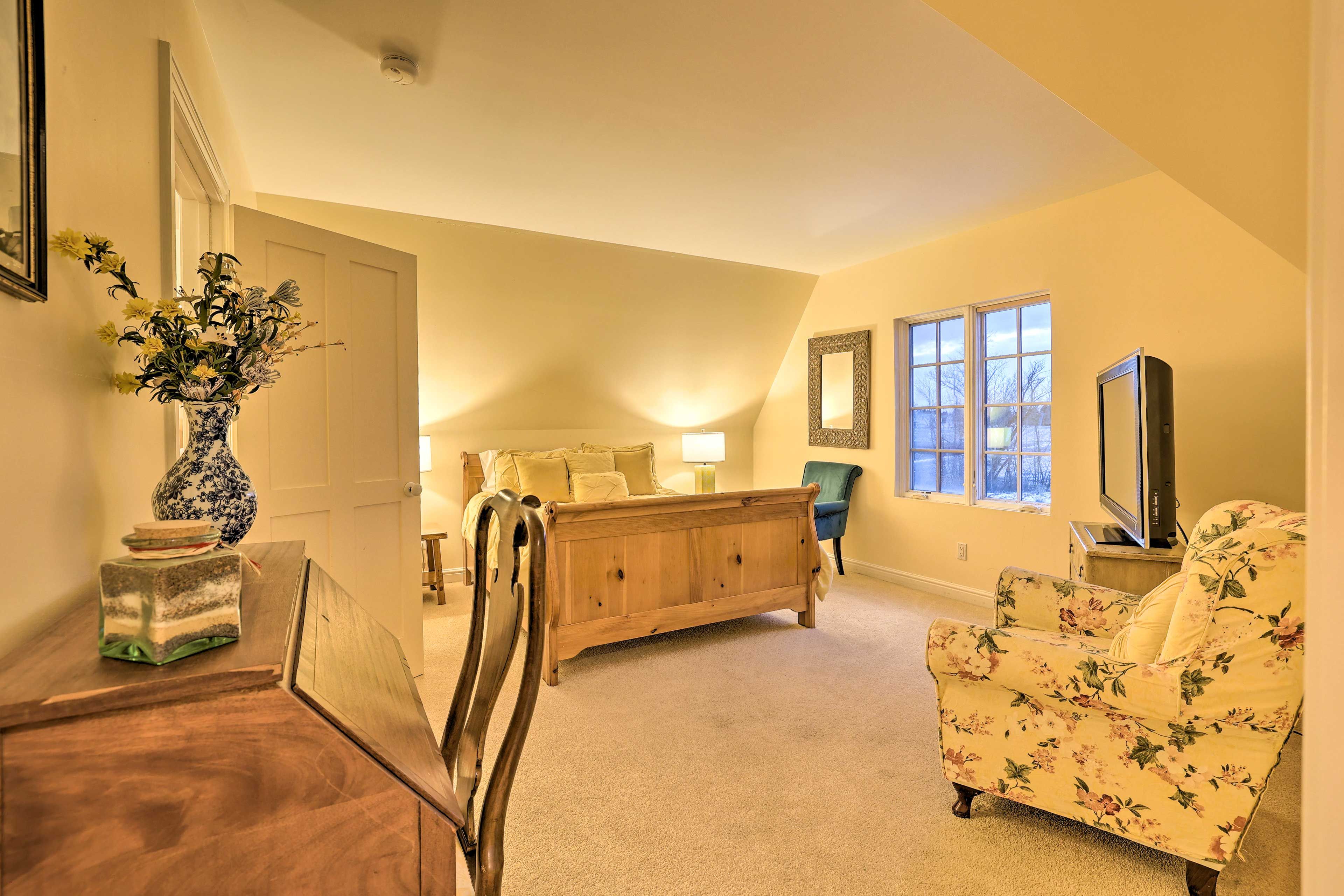 Bedroom 3 | Queen Bed