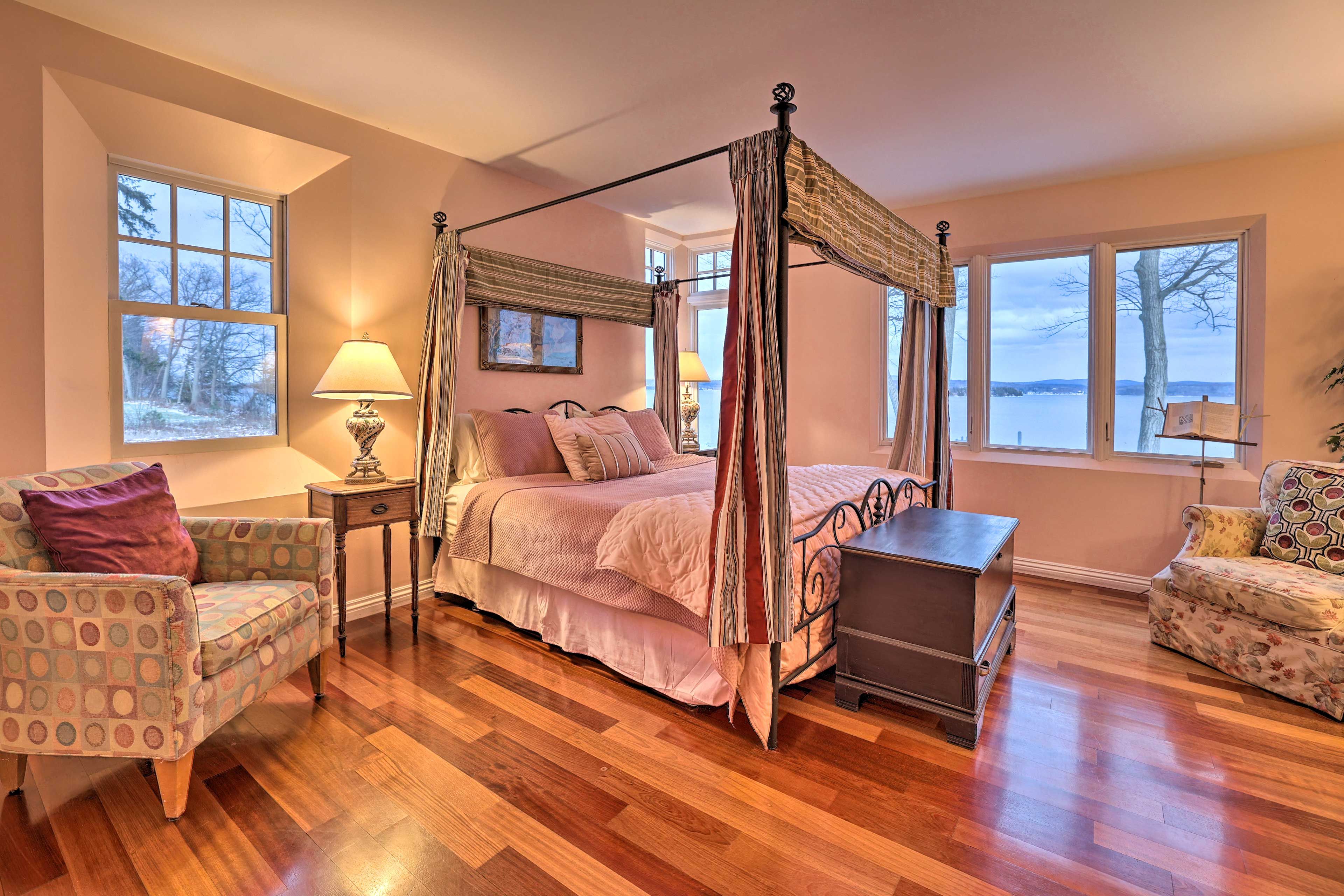 Bedroom 1 | King Bed