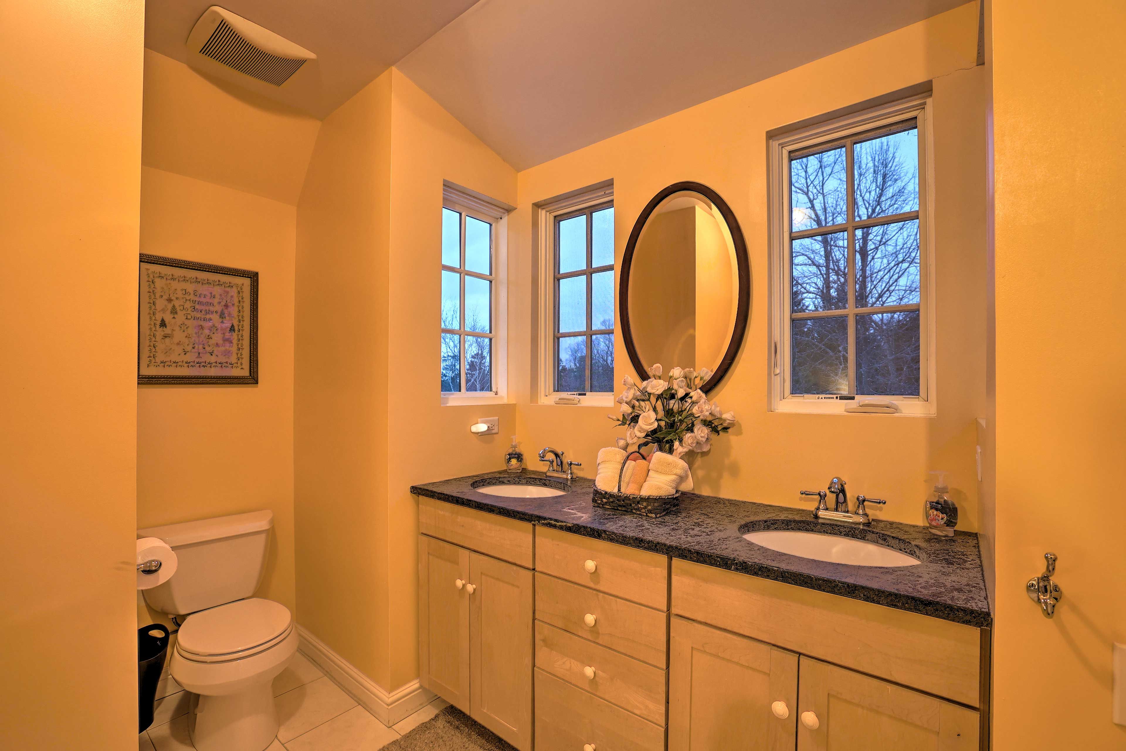 Full Bathroom | Hair Dryer