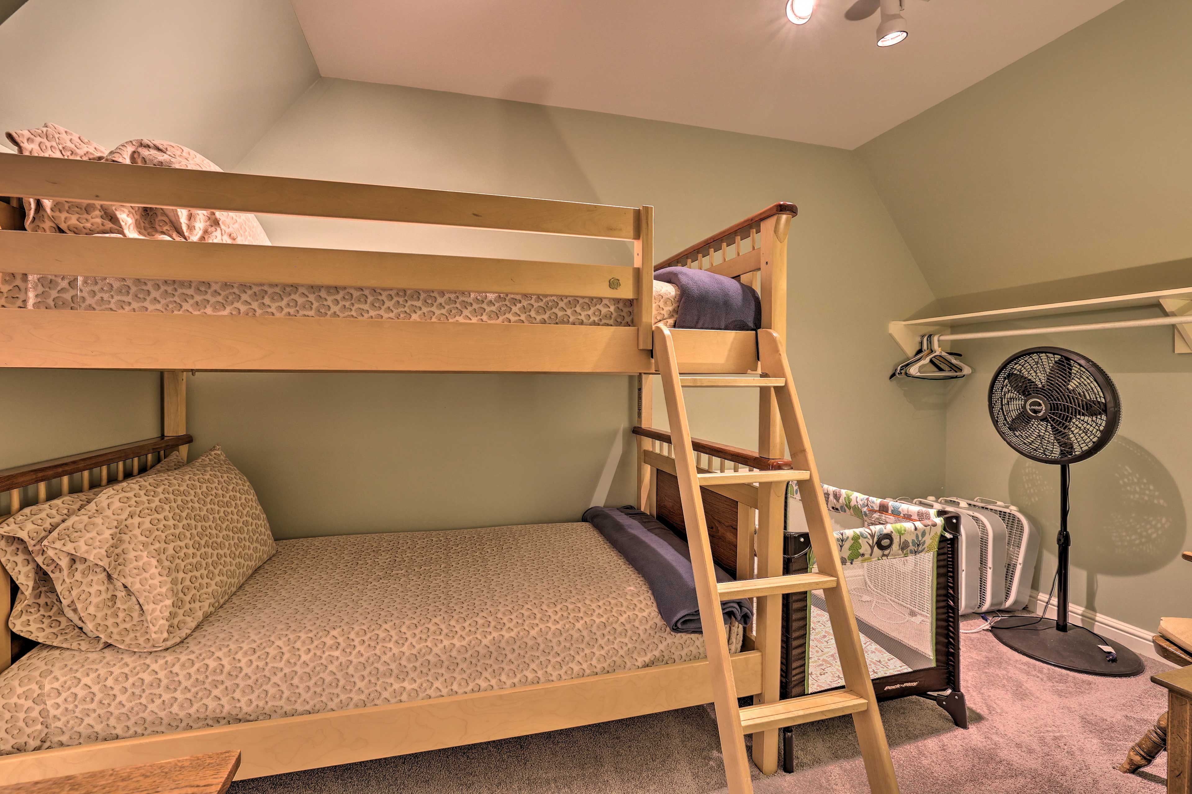 Bedroom 5 | Twin Bunk Beds & Pack 'n Play