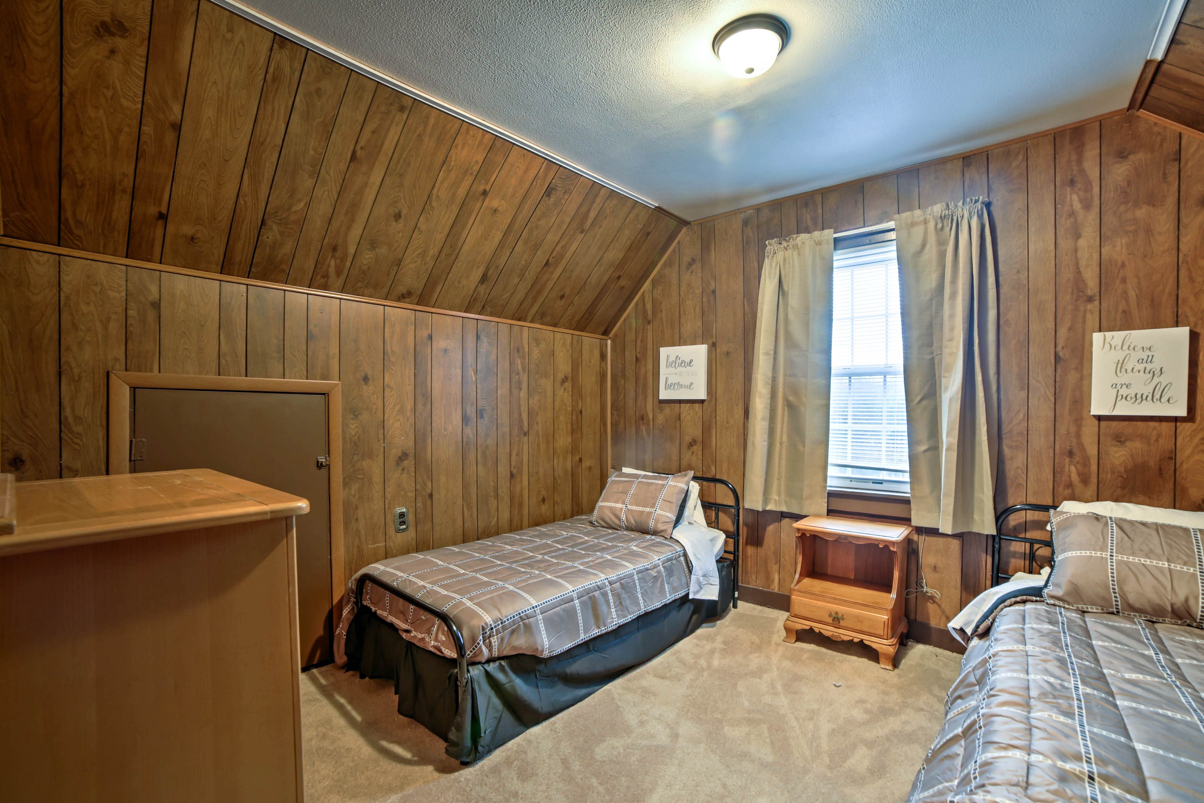 This room includes 2 twin beds.