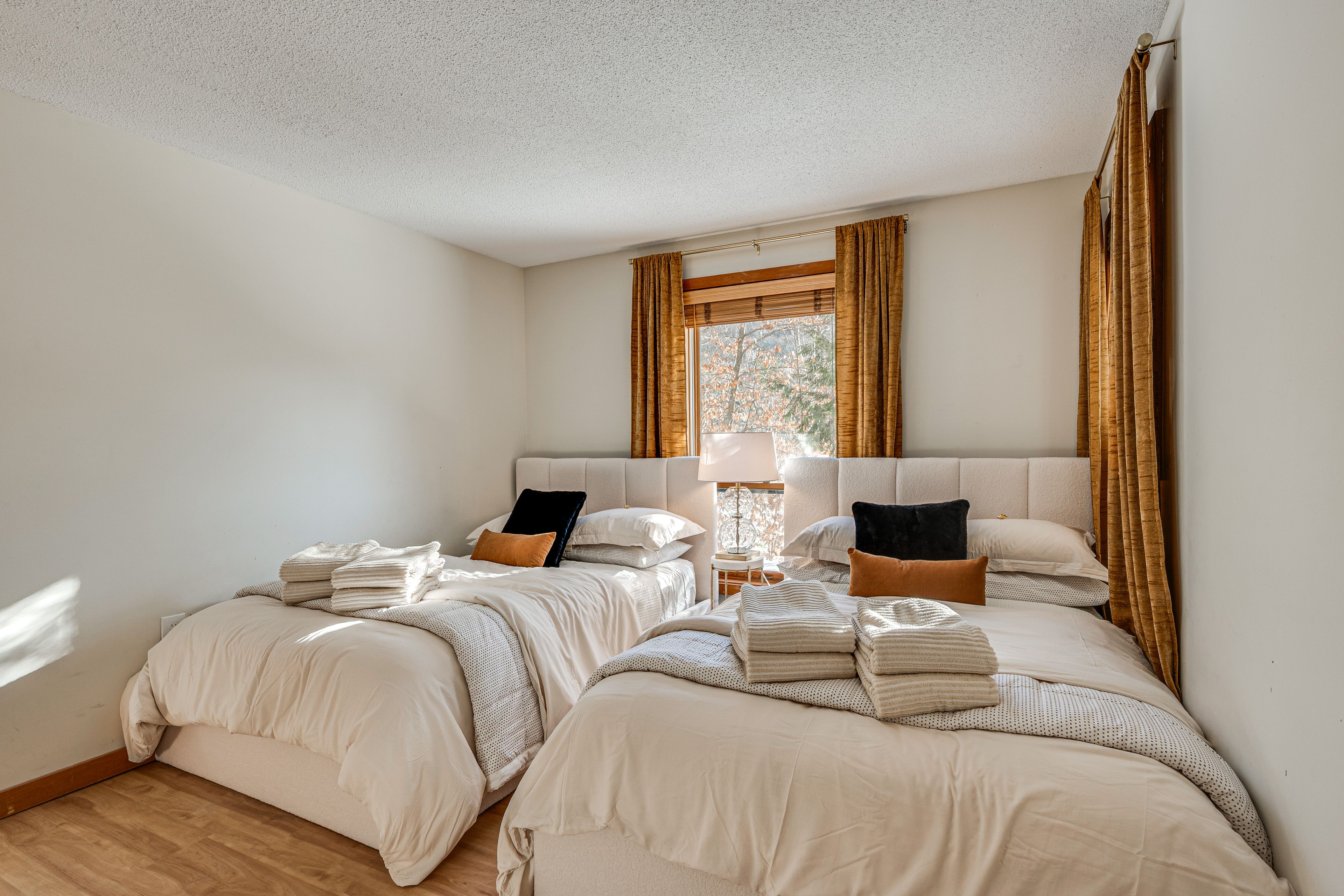 Bedroom 2 | Full Bed | Twin Bed