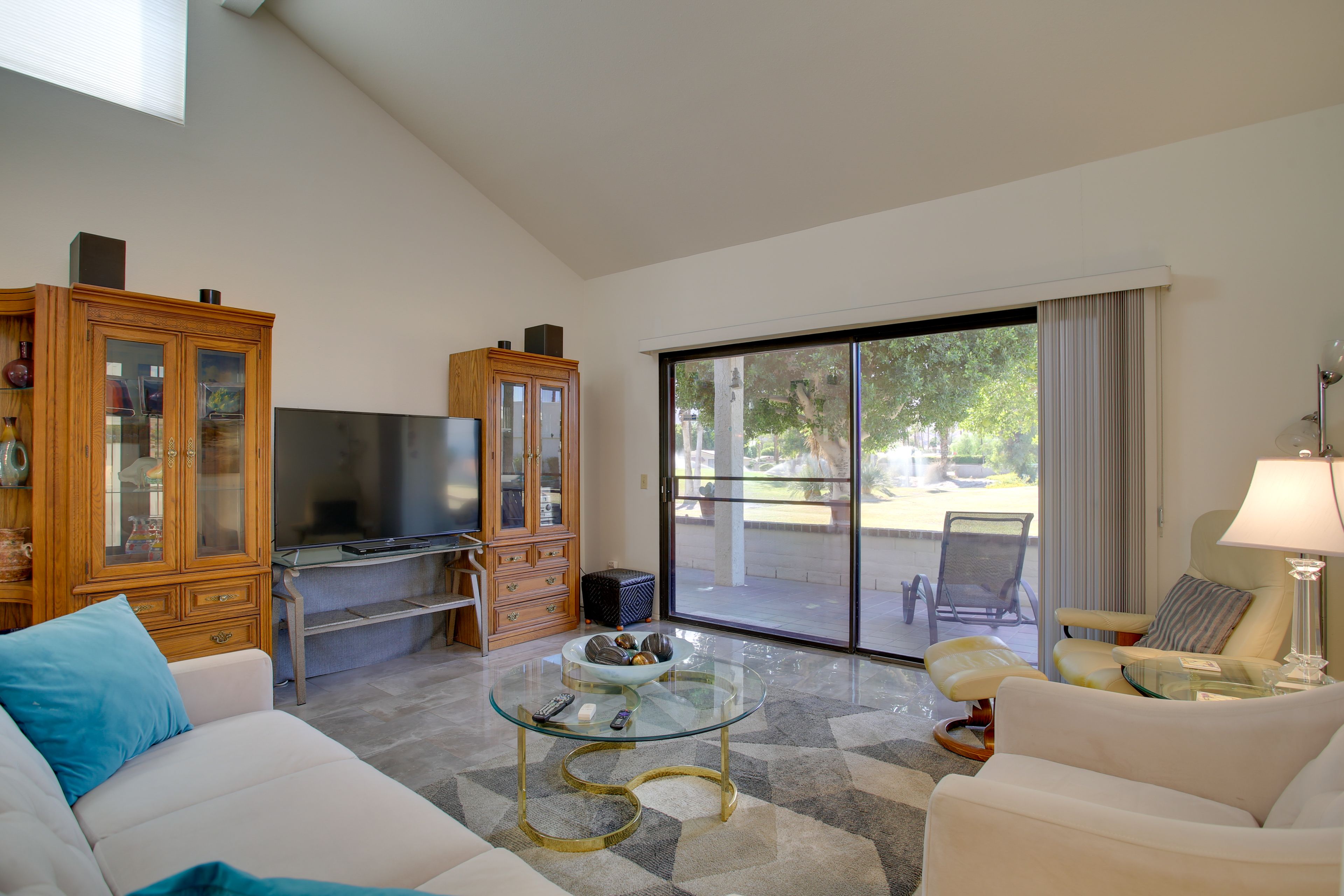 Living Room | Flat-Screen Cable TV