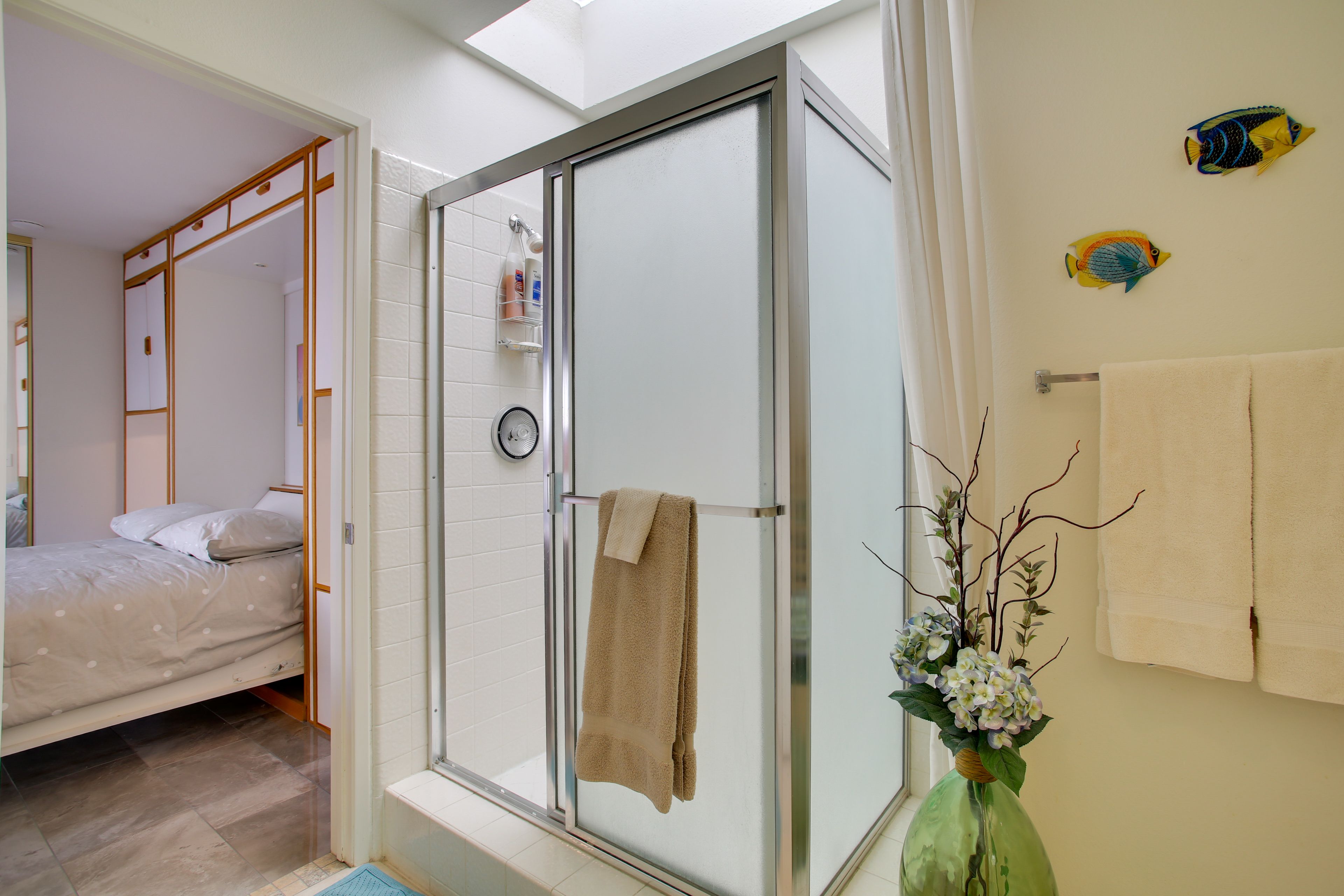 Full Bathroom | Complimentary Toiletries