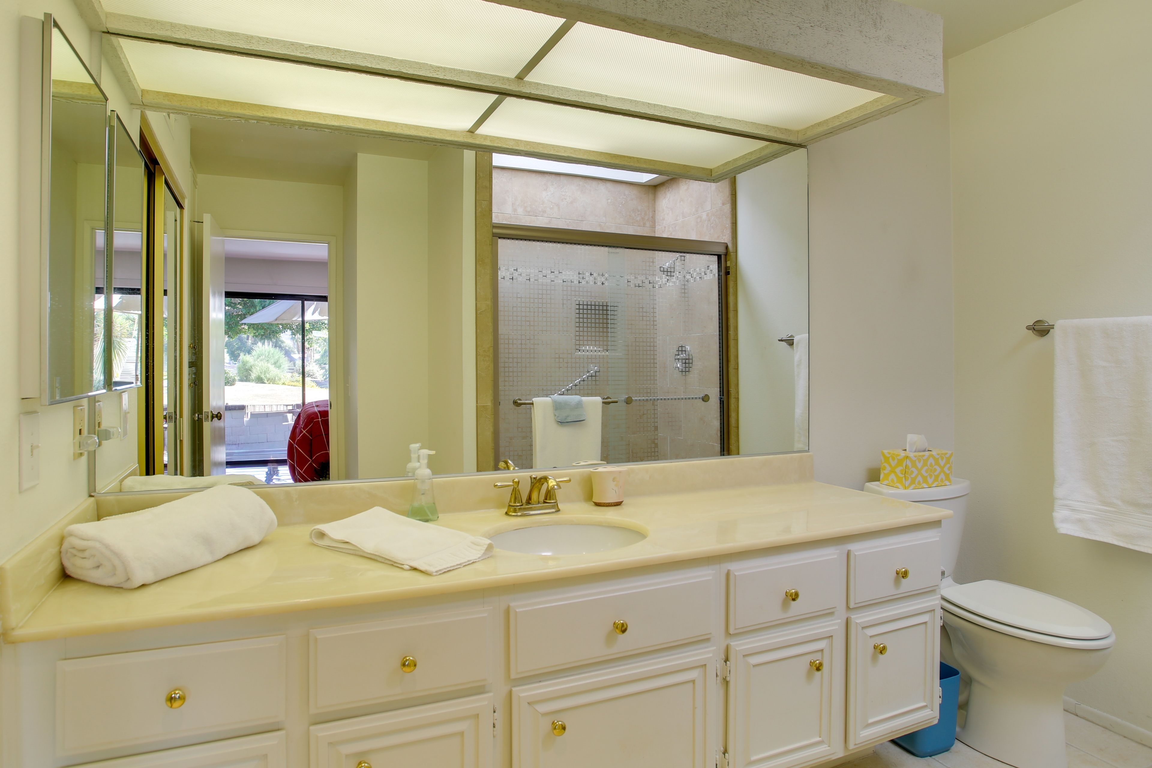 Full Bathroom | Walk-In Shower | Towels Provided