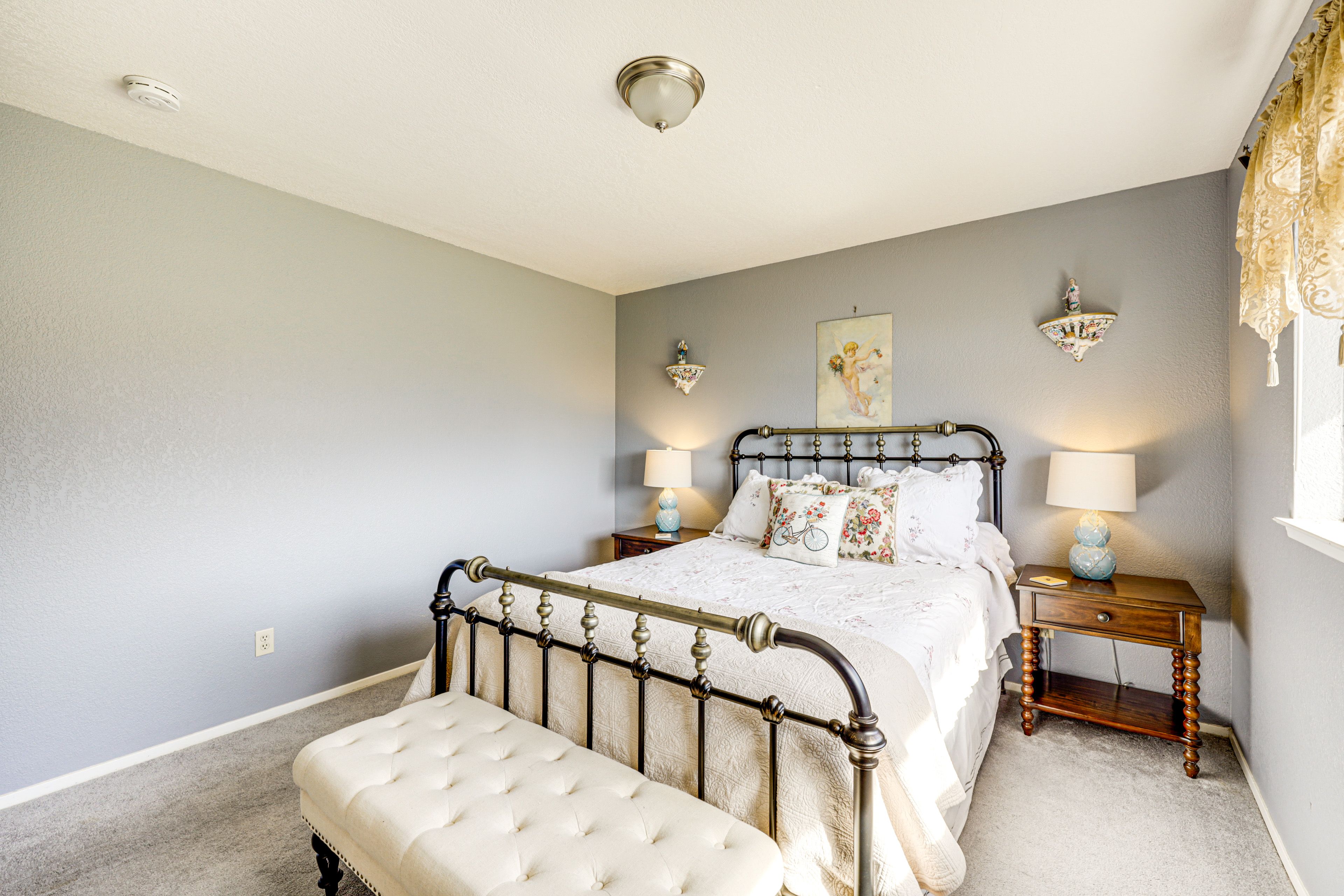 Bedroom 1 | Queen Bed