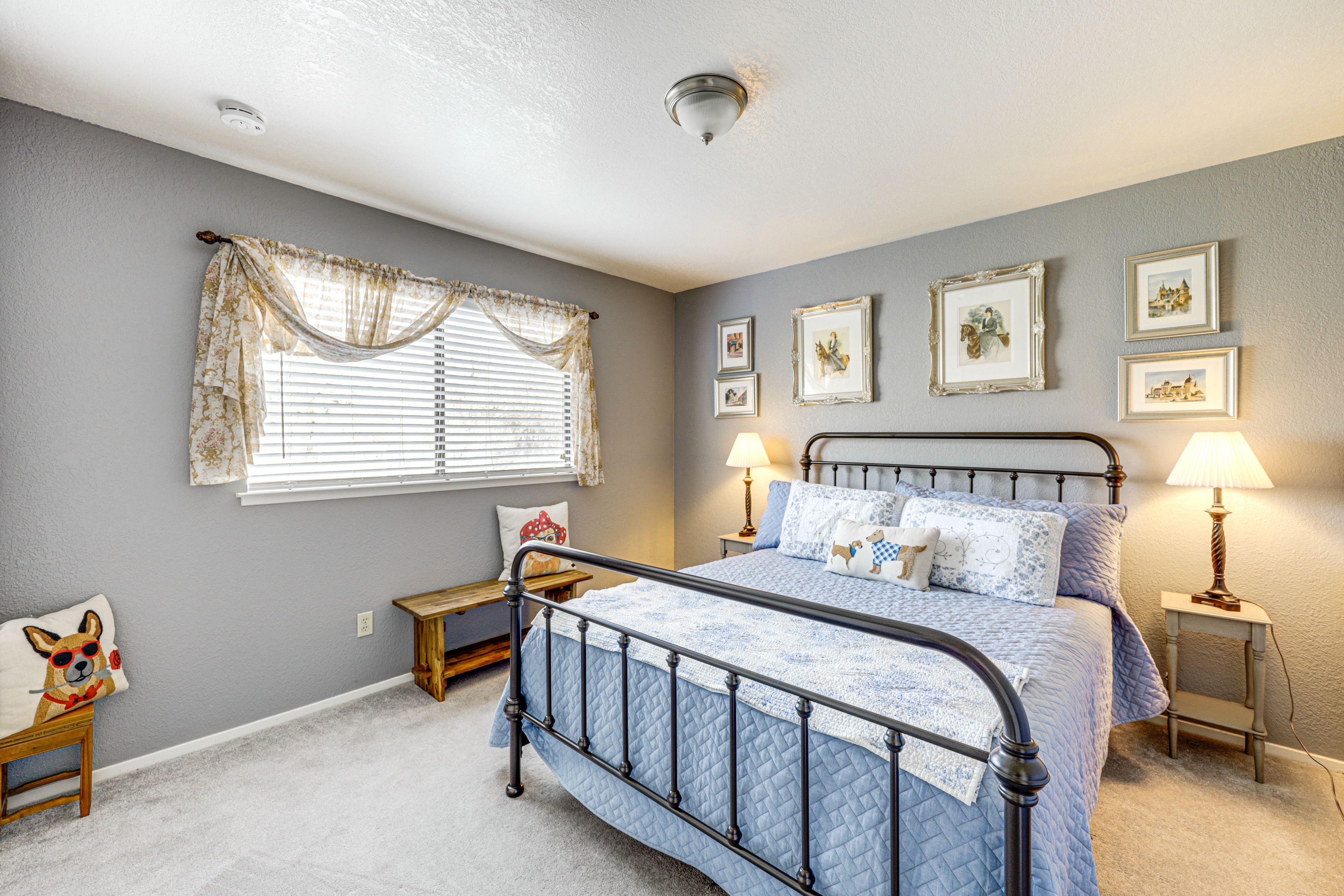 Bedroom 3 | Queen Bed