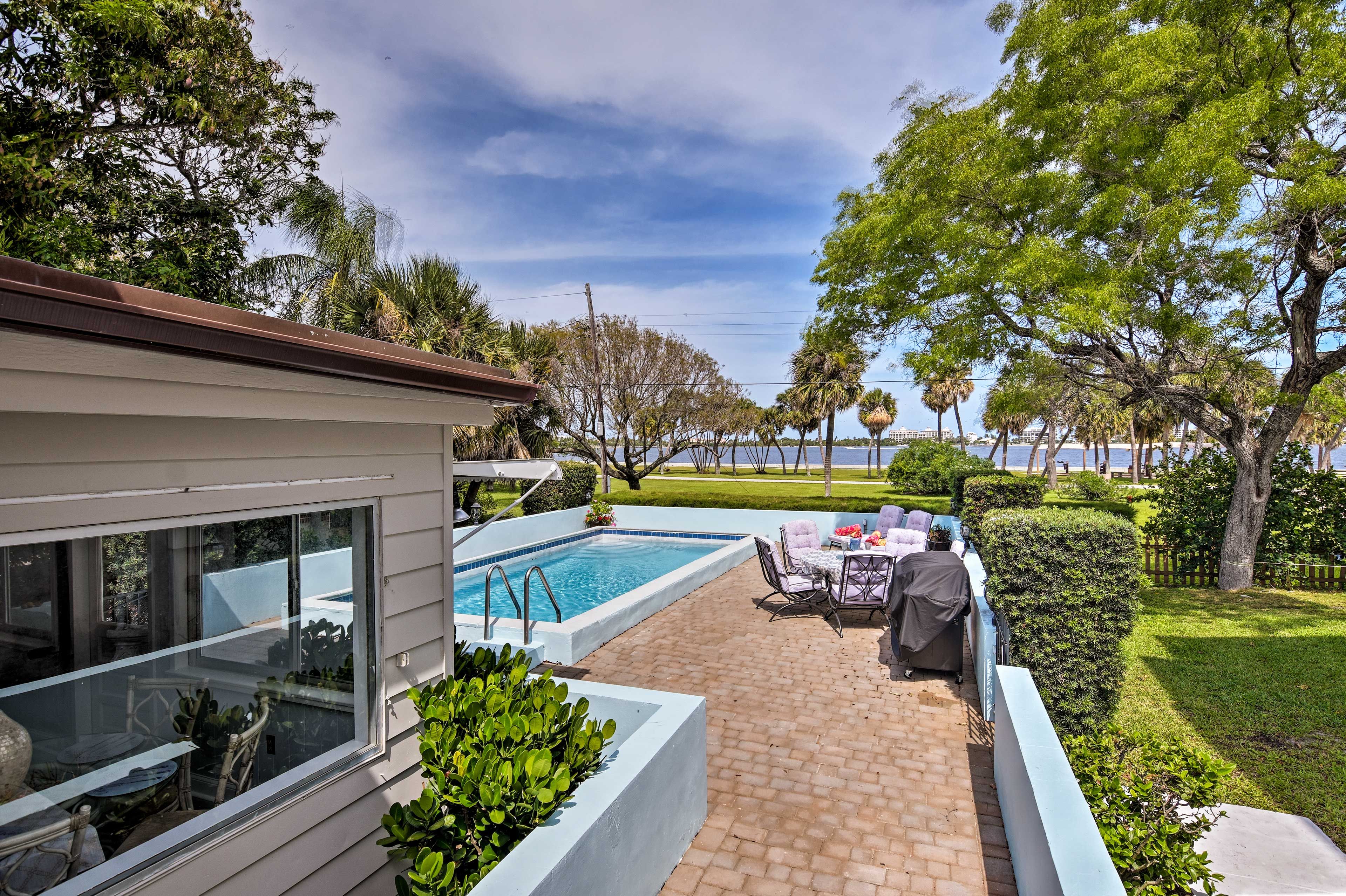 Enjoy views of the Intracoastal Waterway!