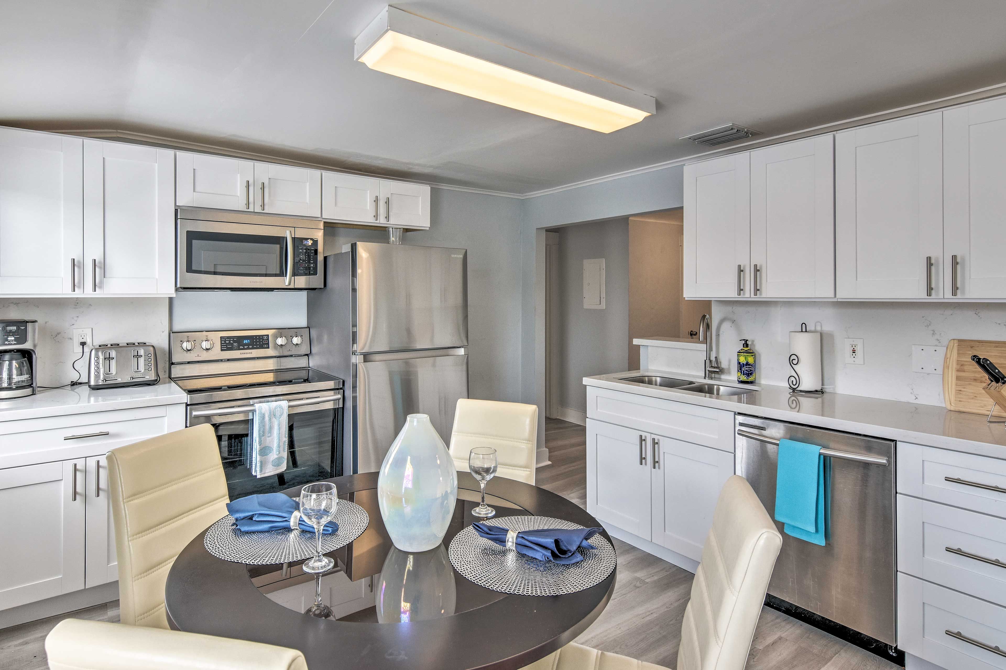 The fully equipped kitchen has everything you need!
