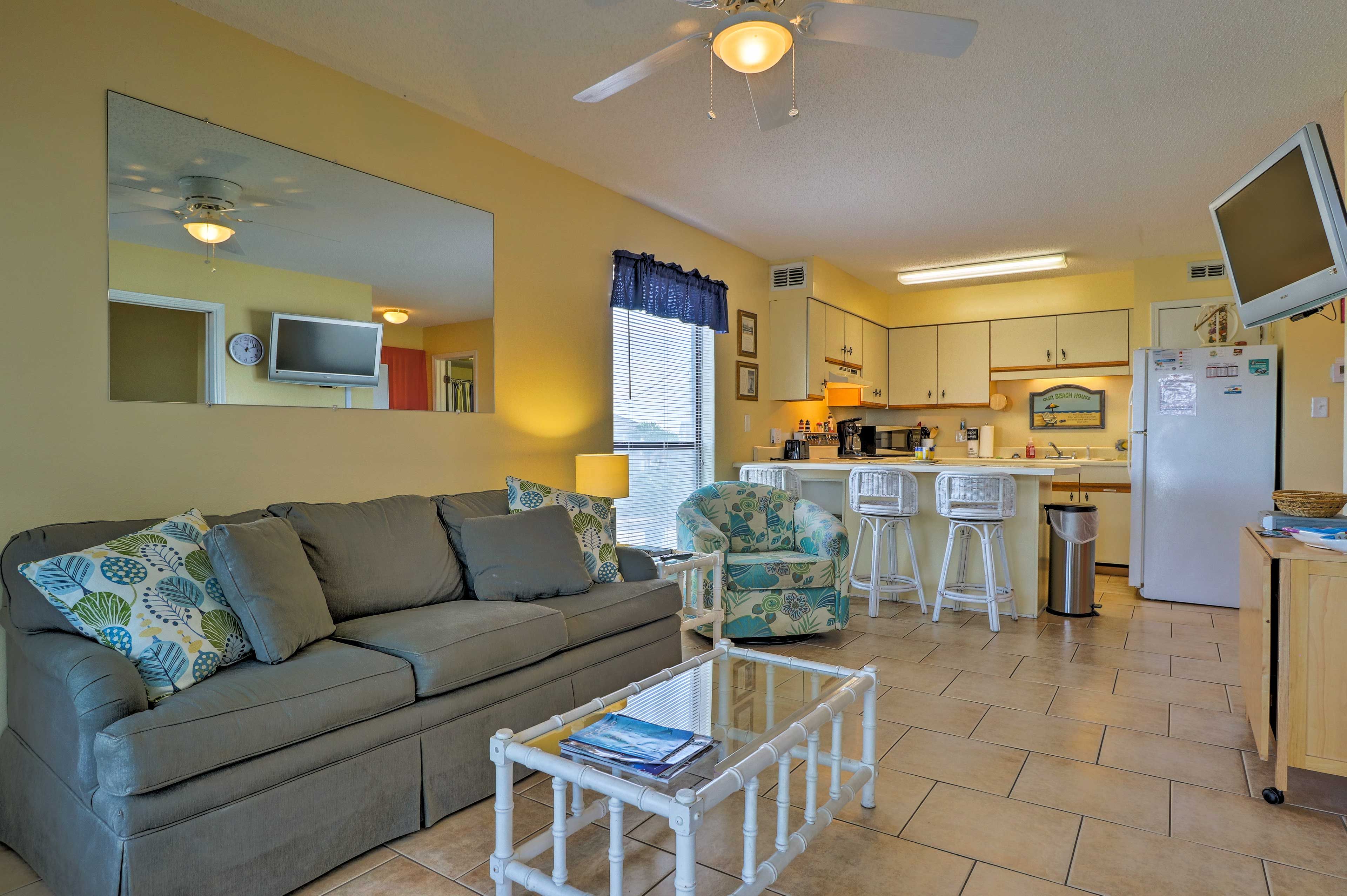 Living Room | Cable TV | Free WiFi
