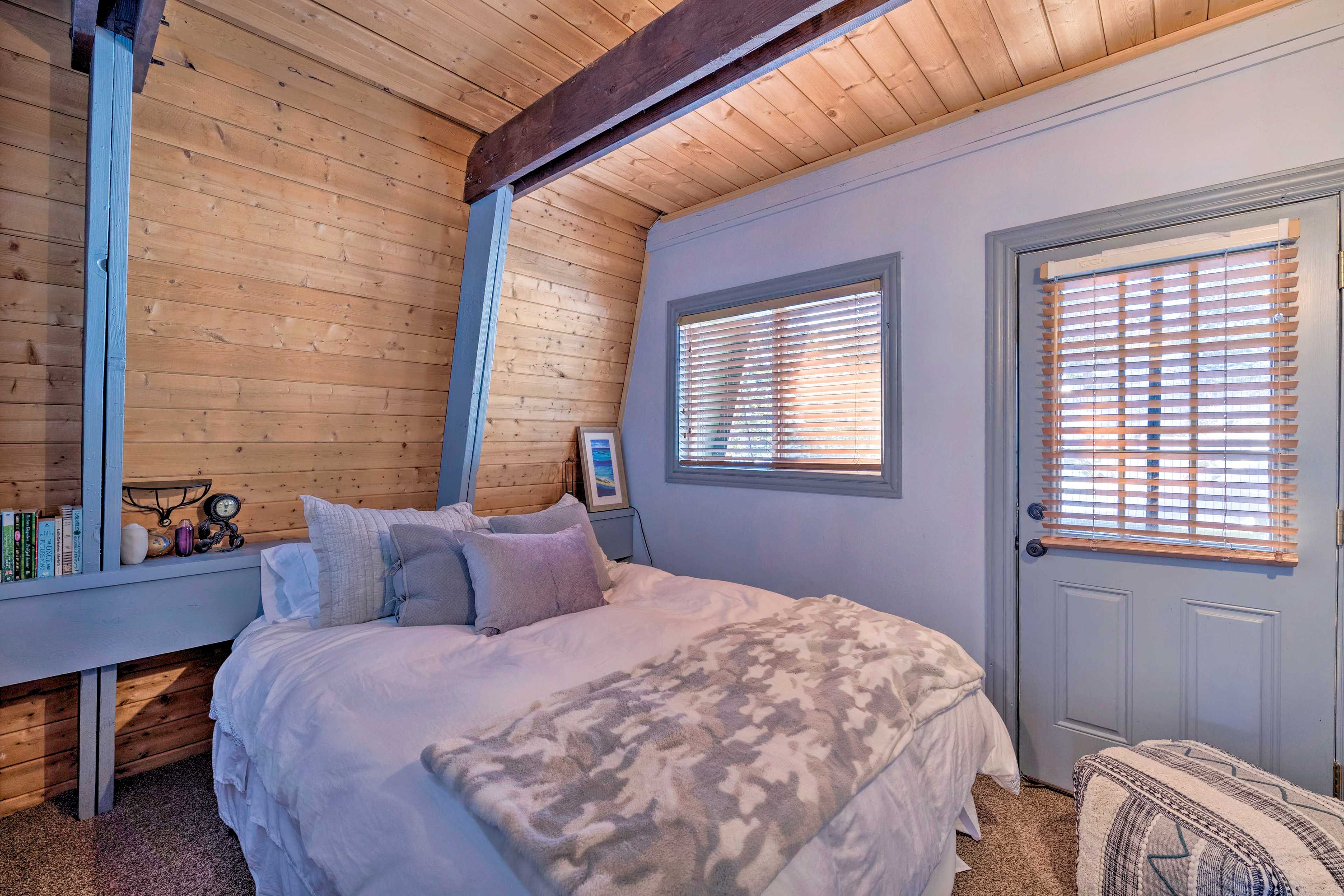 Bedroom 2 | Queen Bed | Linens Provided