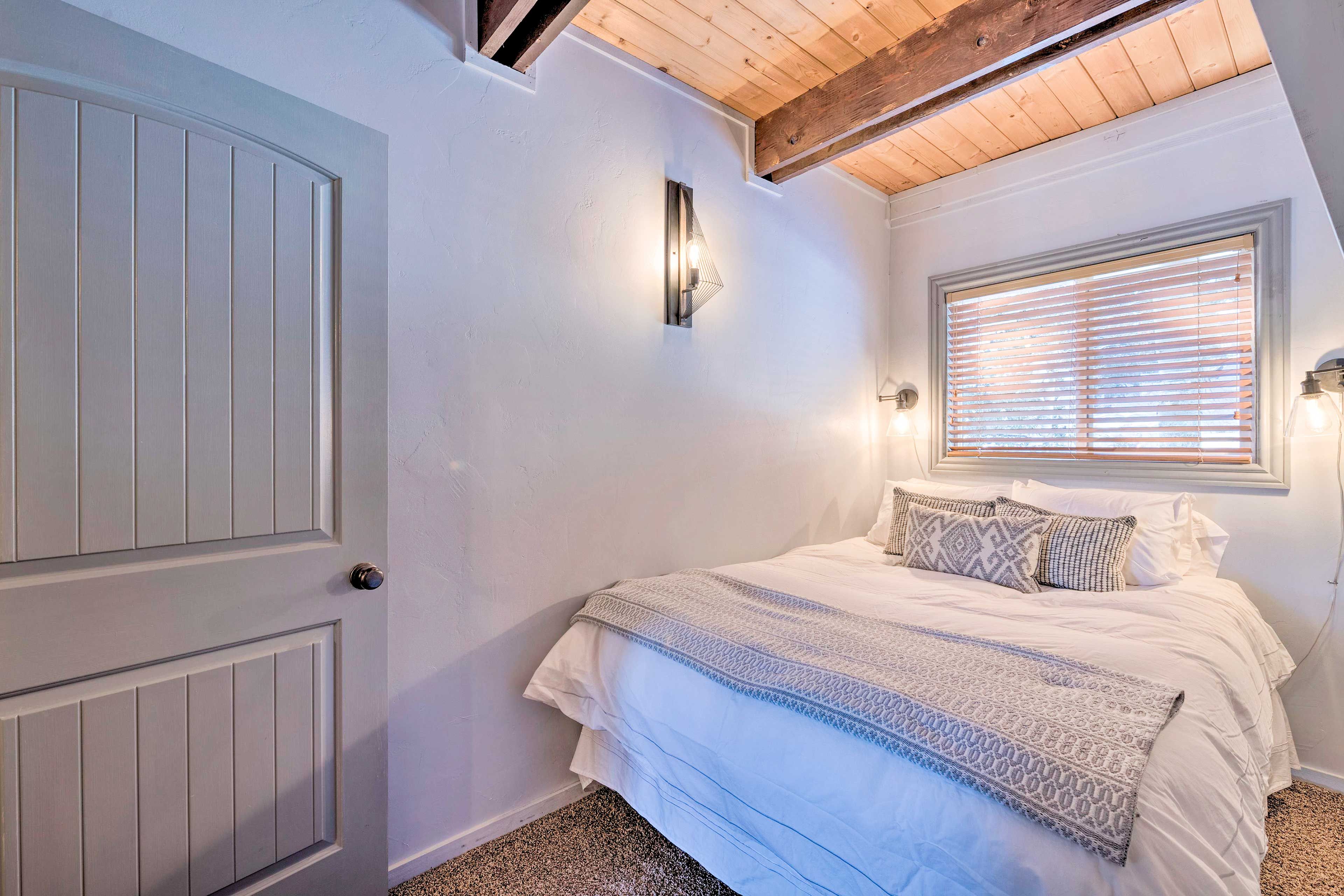 Bedroom 3 | Queen Bed