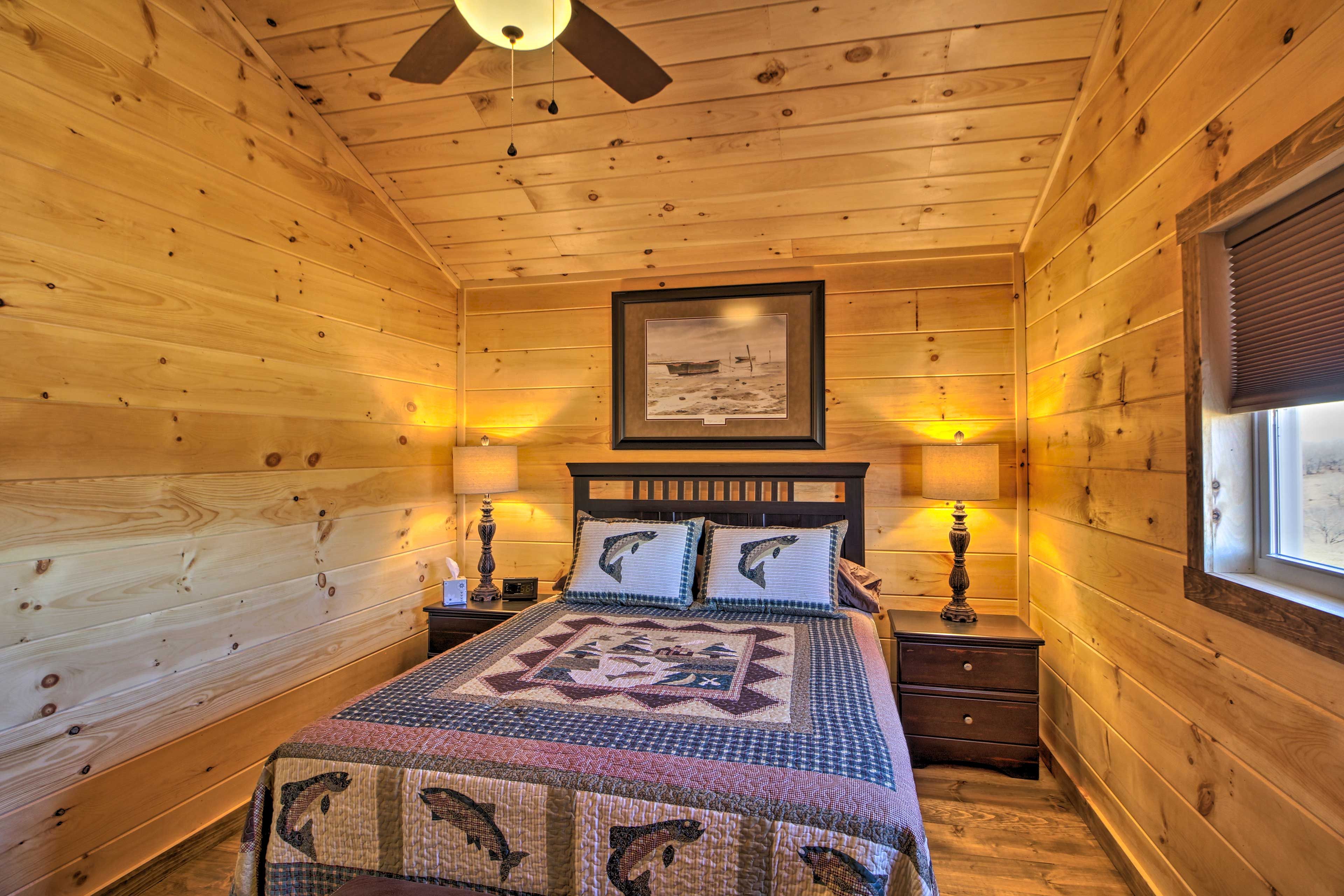 Bedroom | Queen Bed | Linens Provided