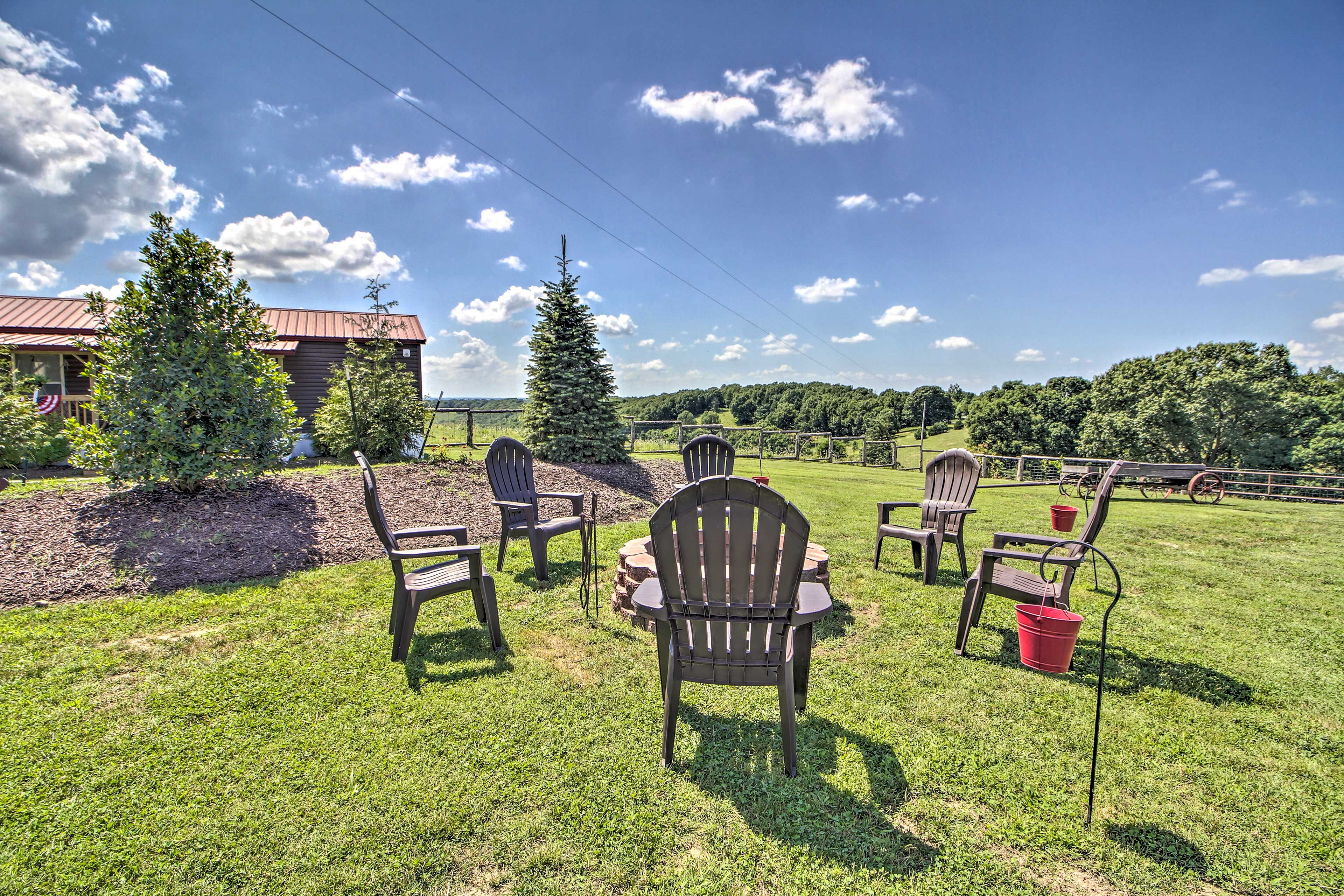 Private Backyard Area | Outdoor Dining | Single-Story Cabin