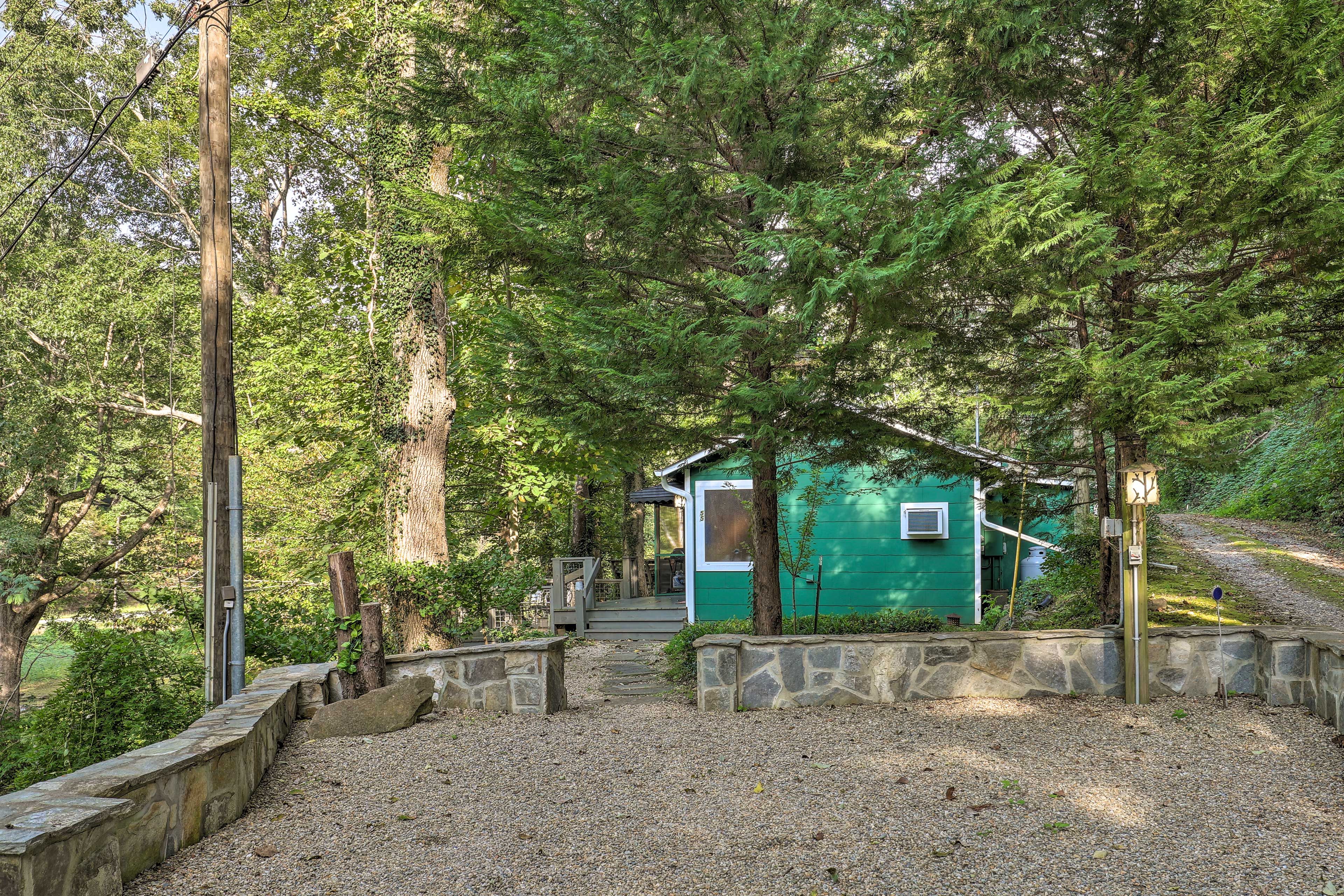 Property Exterior | Driveway Parking