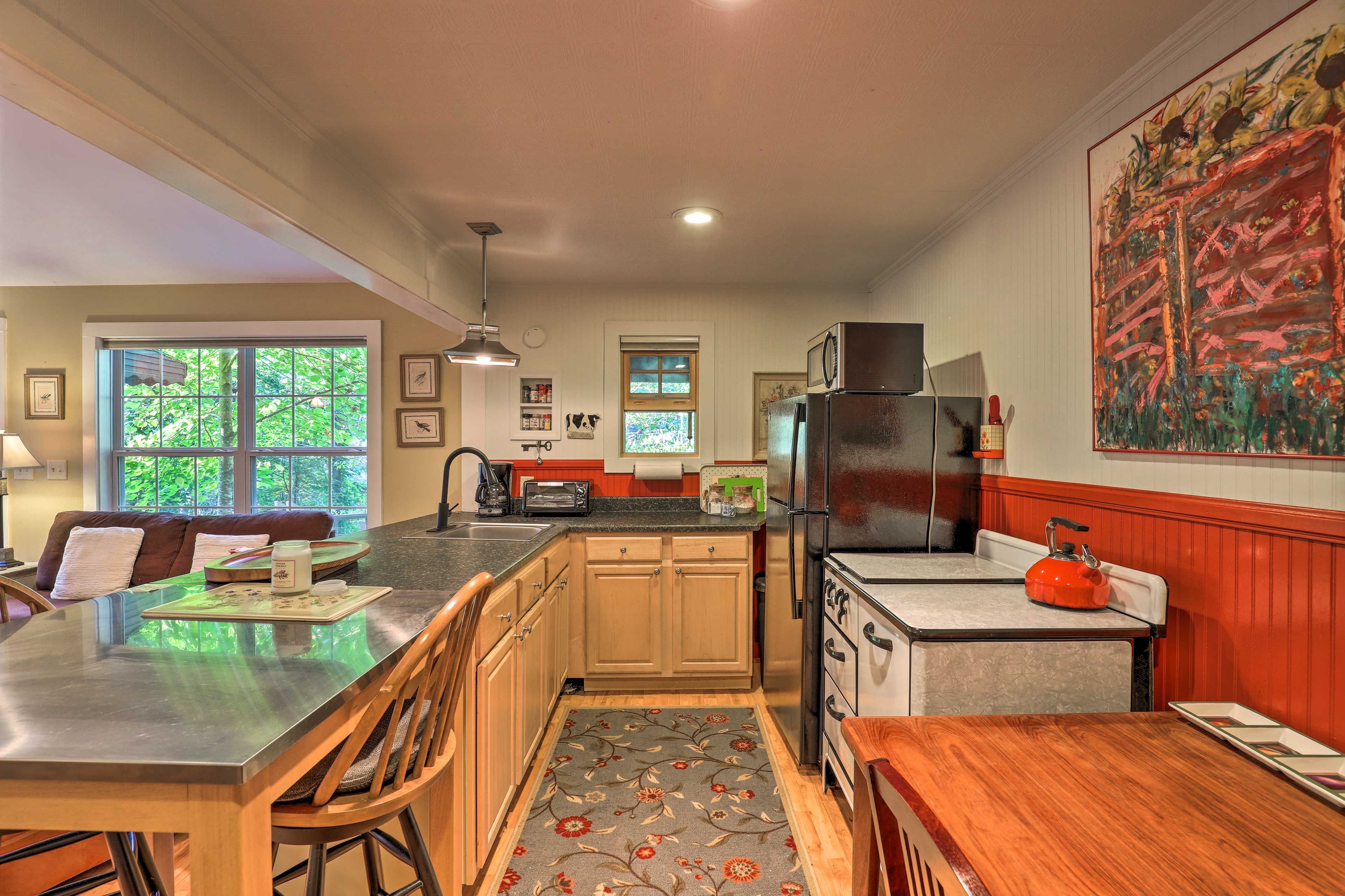 Kitchen | Dining Area