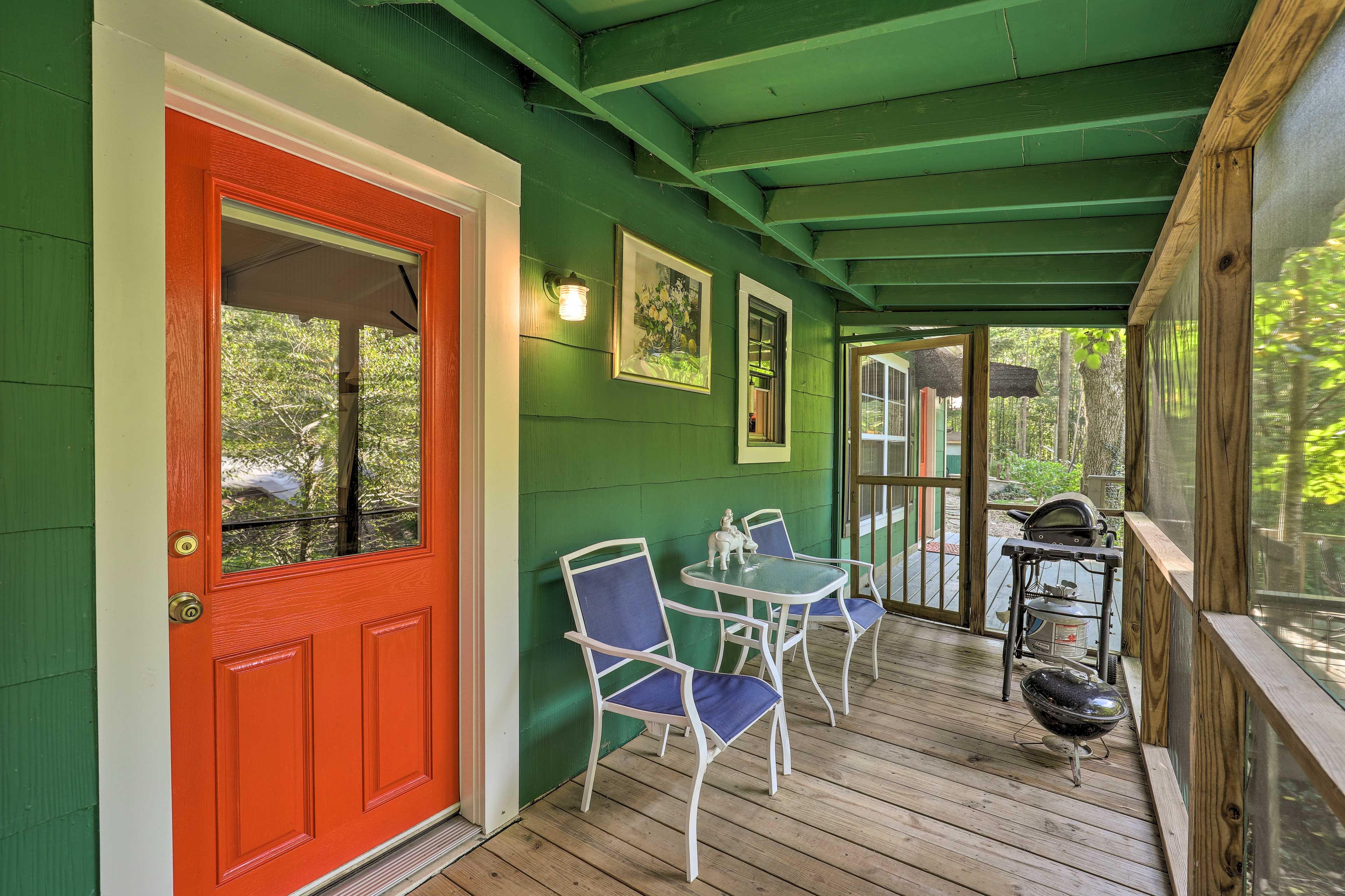 Screened Porch | Charcoal Grill