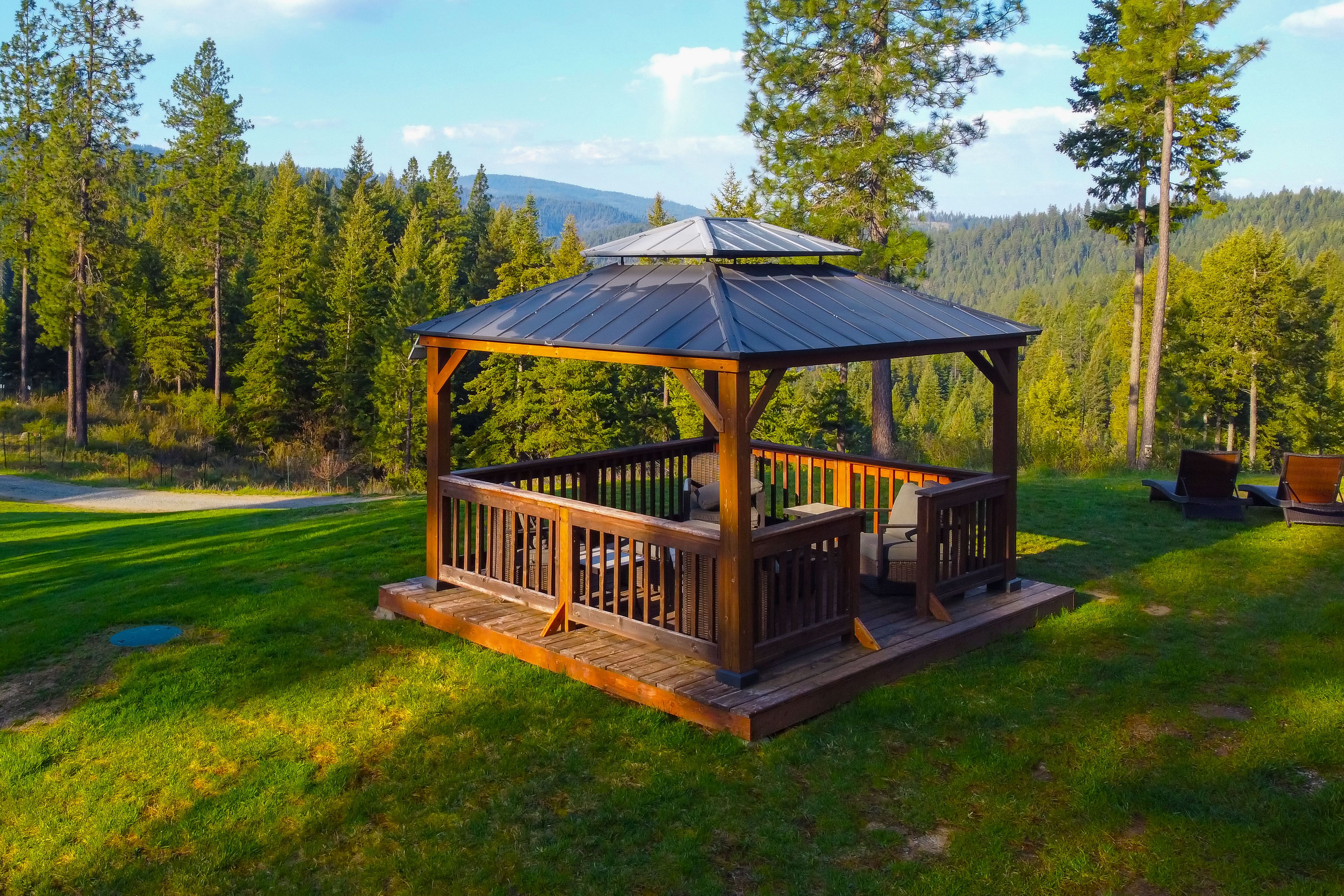 Gazebo w/ Cushioned Seating