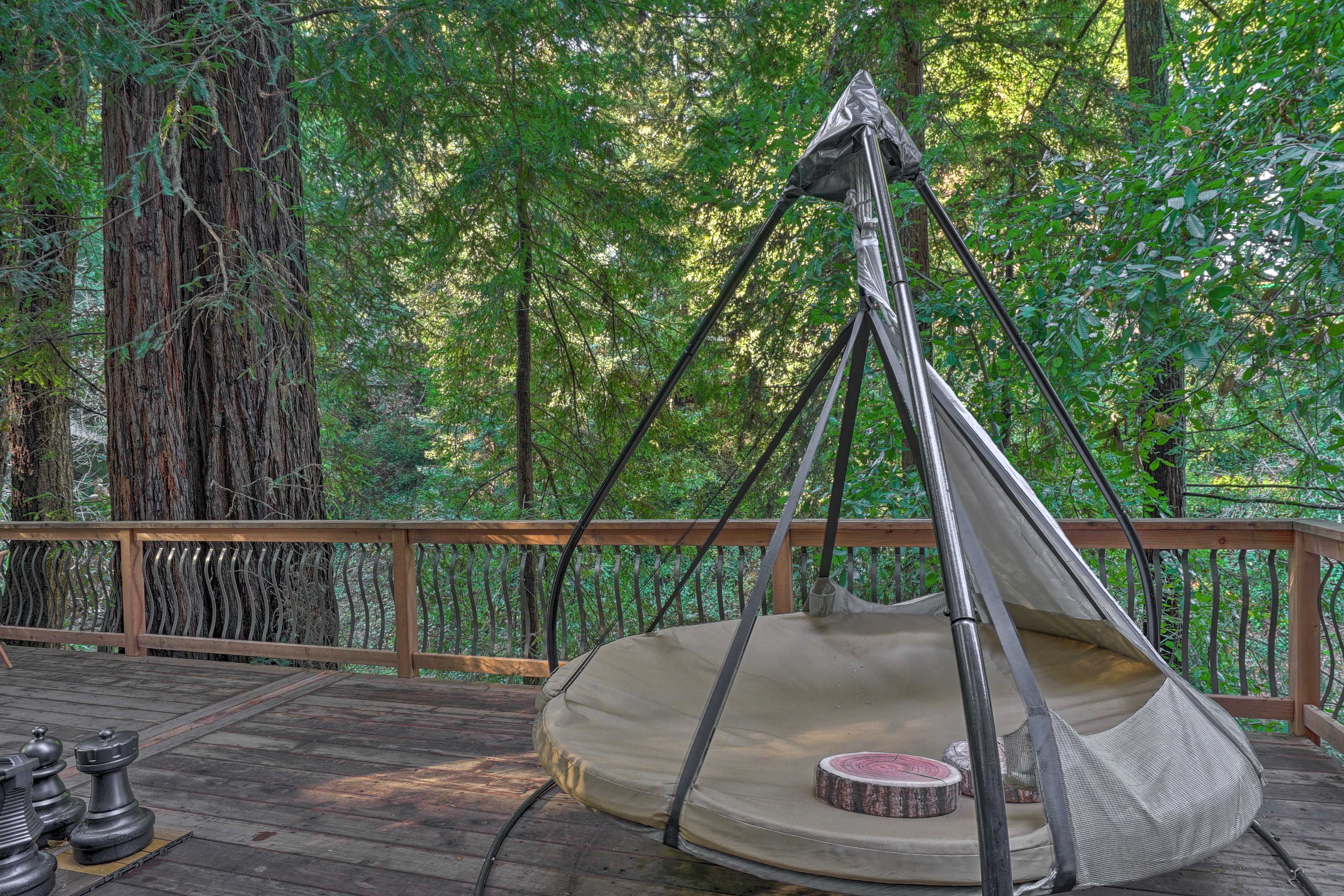 Ben Lomond Vacation Rental | 3BR | 3BA | 1,114 Sq Ft | 1 Step Required
