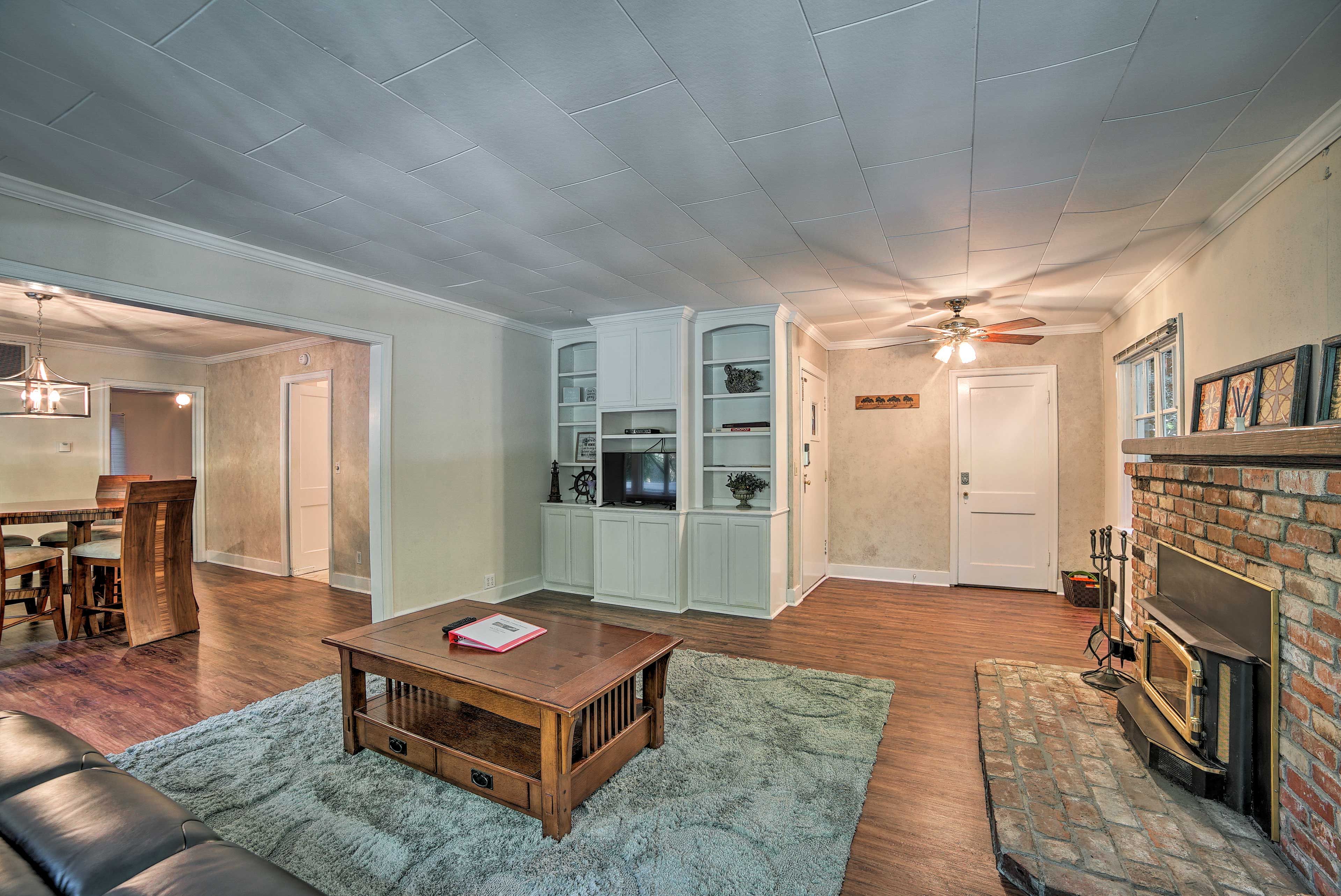 Main Living Space | Free WiFi