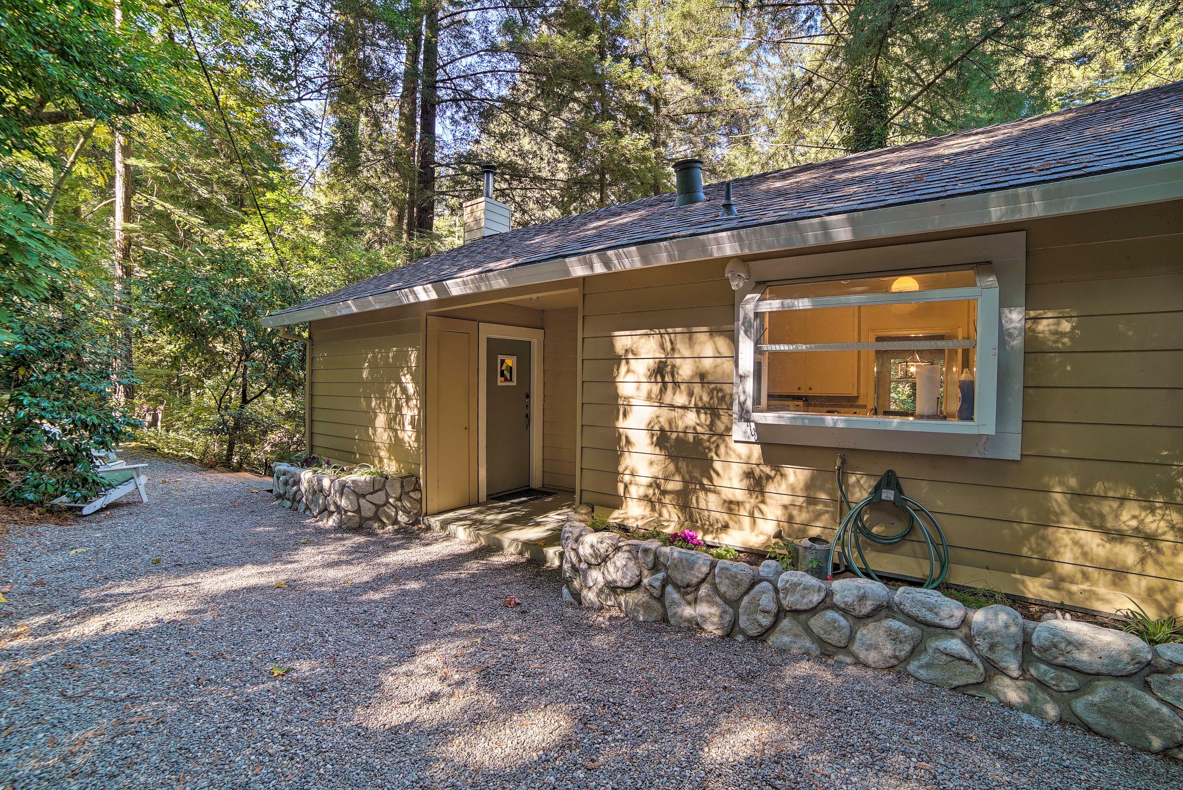 Private Exterior Space | Charcoal Grill
