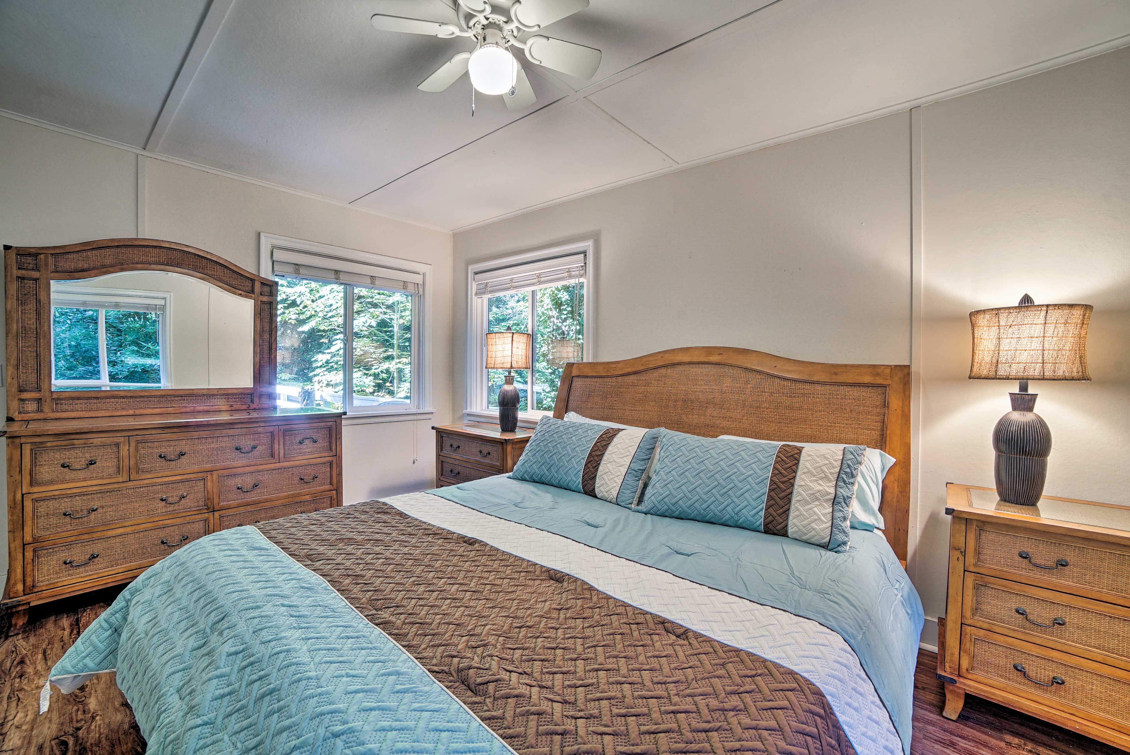 Bedroom 1 | King Bed | Linens & Towels Provided