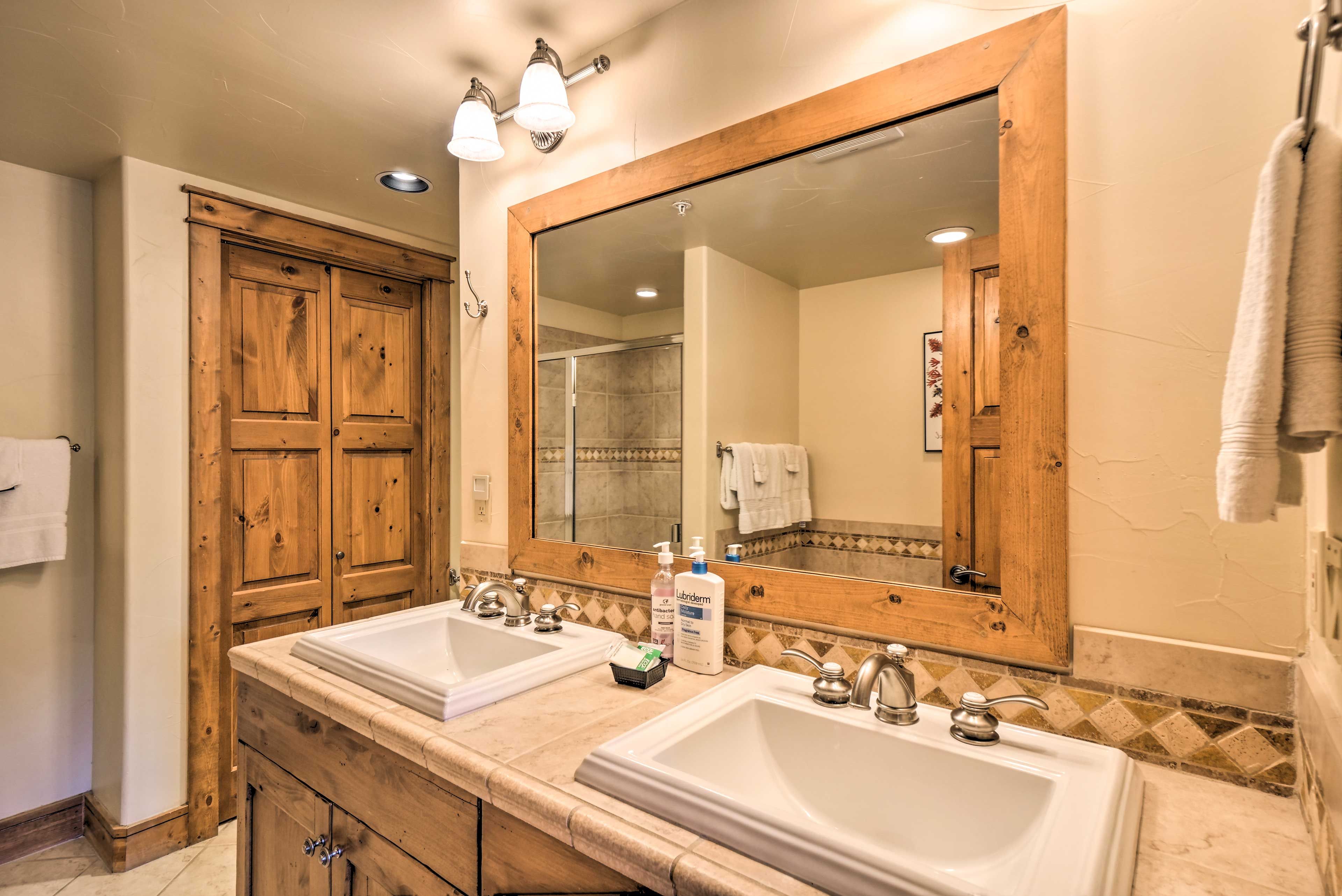 Full En-Suite Bathroom