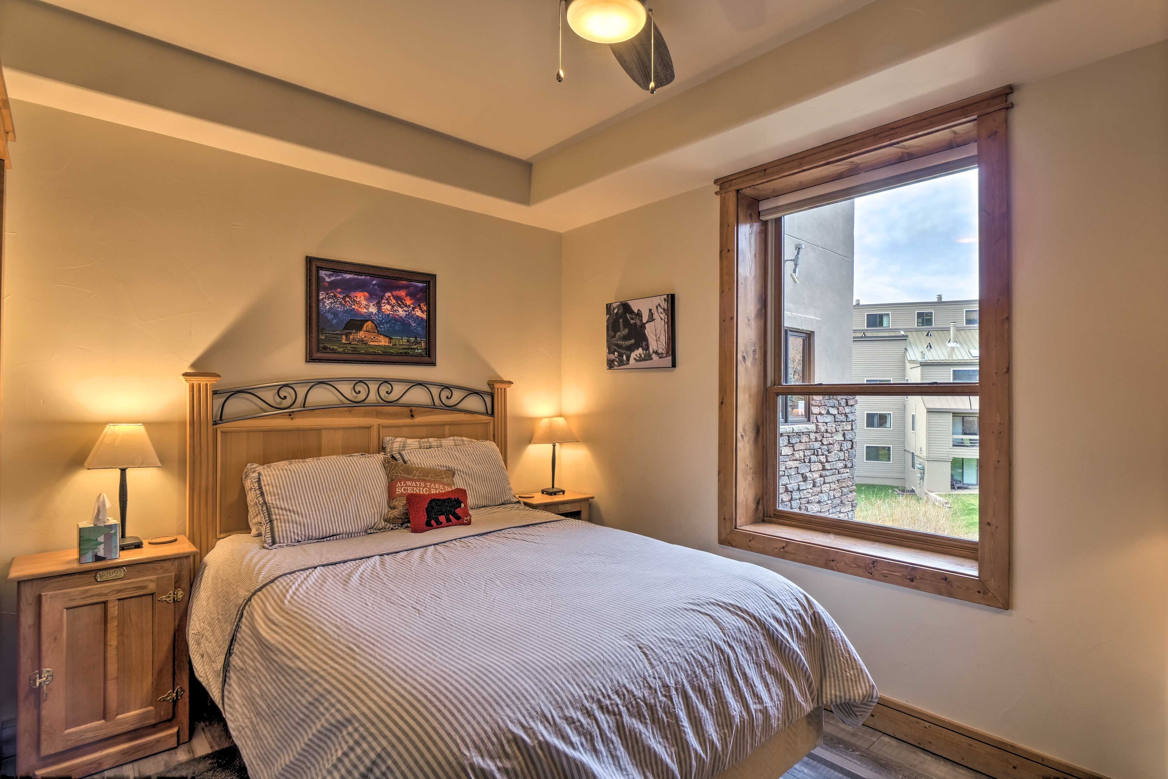 Bedroom 2 | Queen Bed | Baby Bear Room