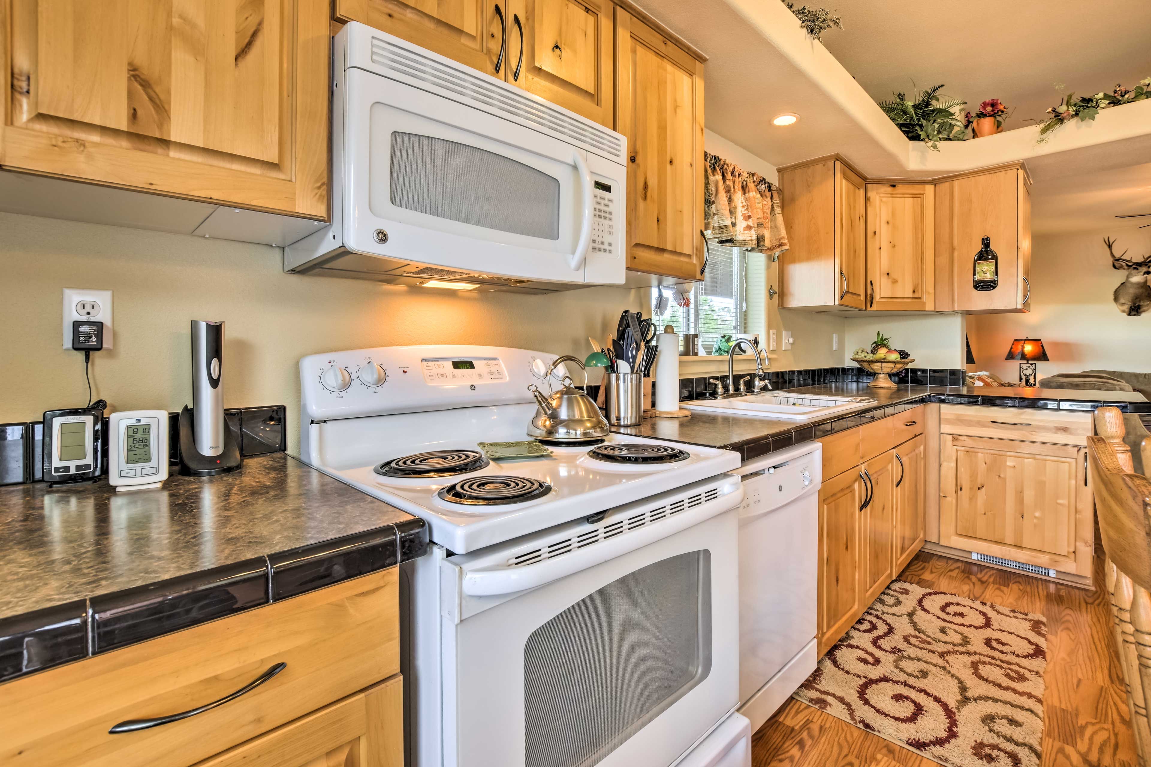 Kitchen | Cooking Basics | Coffee Maker | Paper Towels/Trash Bags Provided