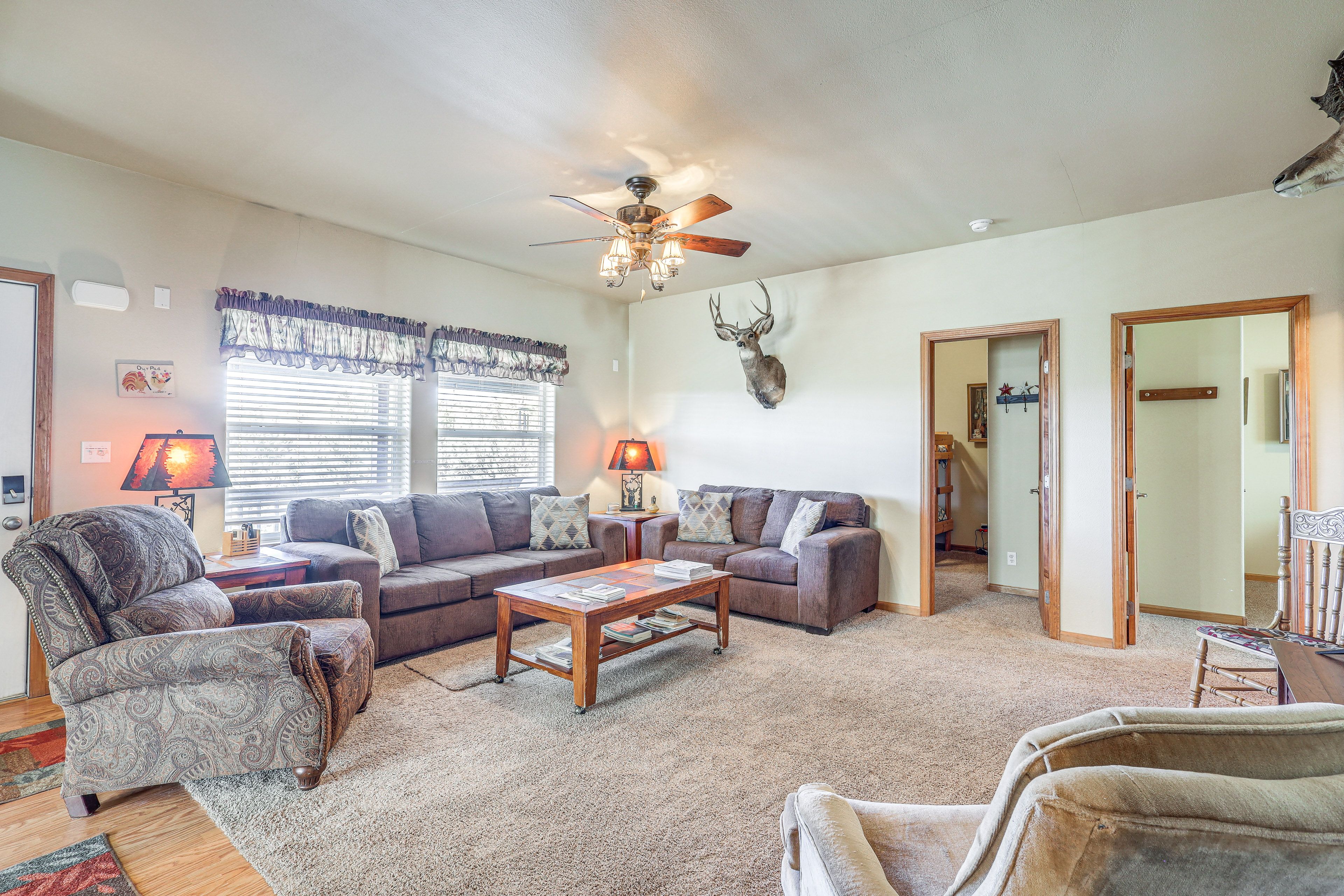 Living Room | Free WiFi | Central A/C | Smart TV