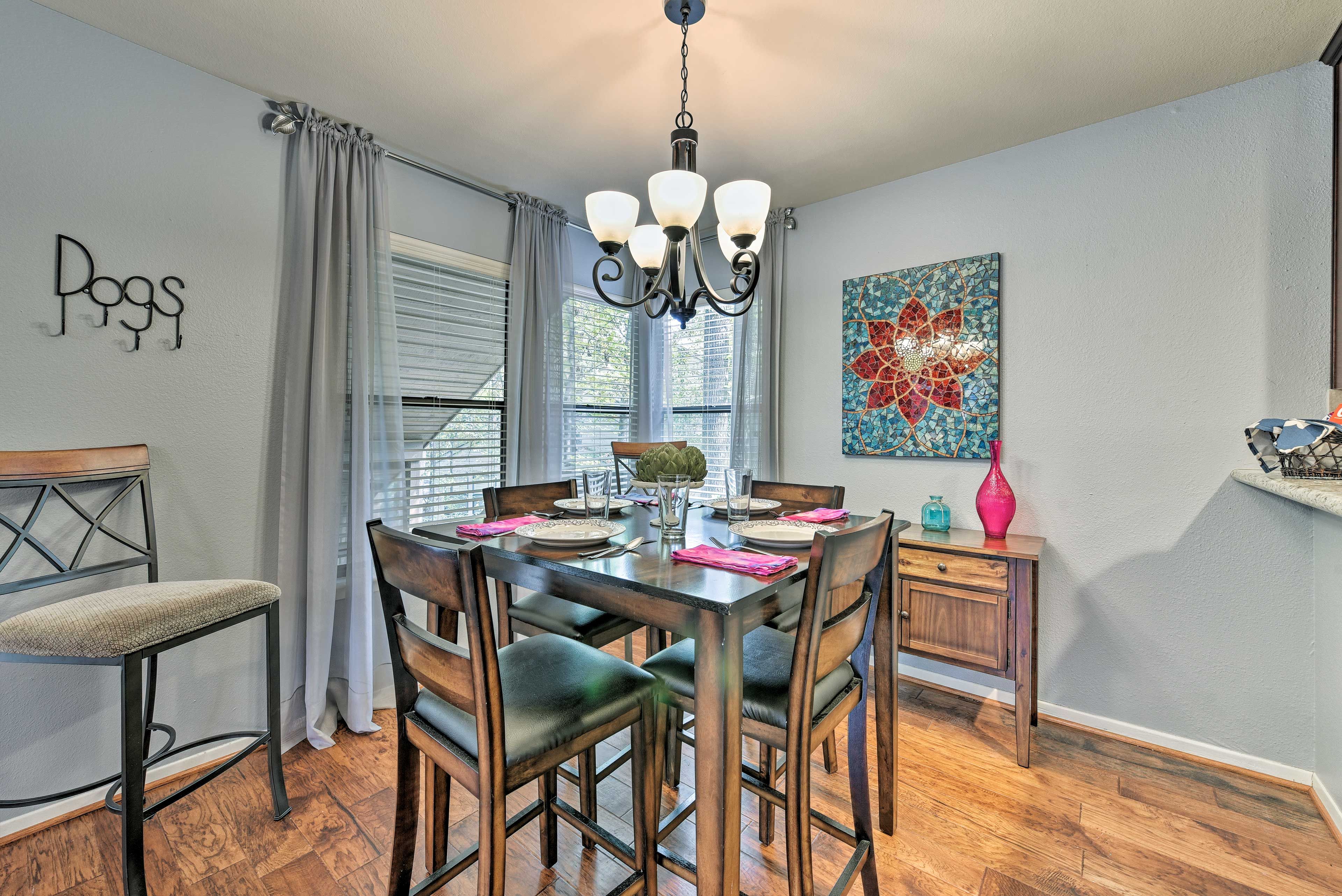 Dining Table | Dishware & Silverware