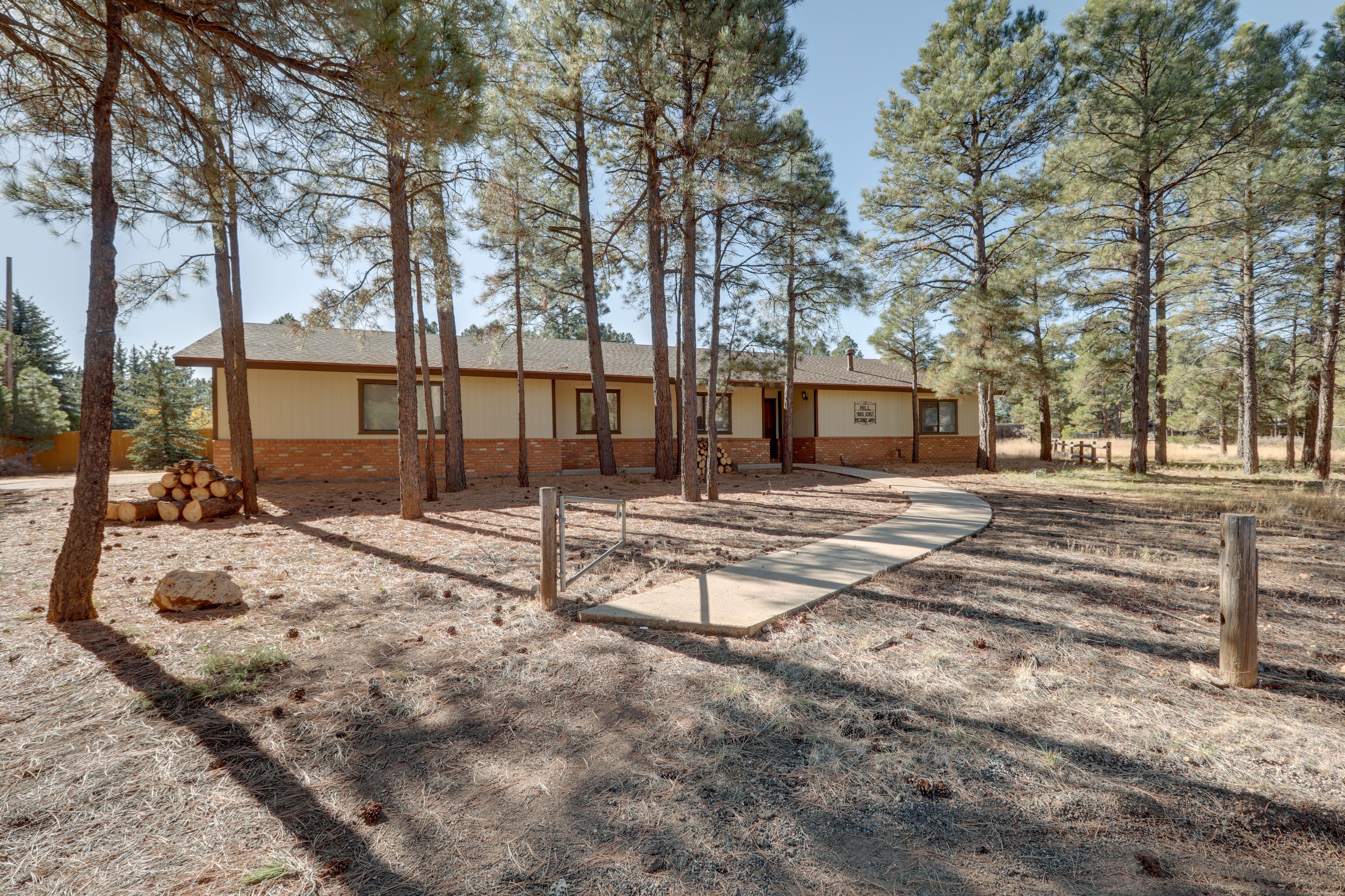 Exterior | Parking | Garage (2 Vehicles) | Driveway (2 Vehicles)