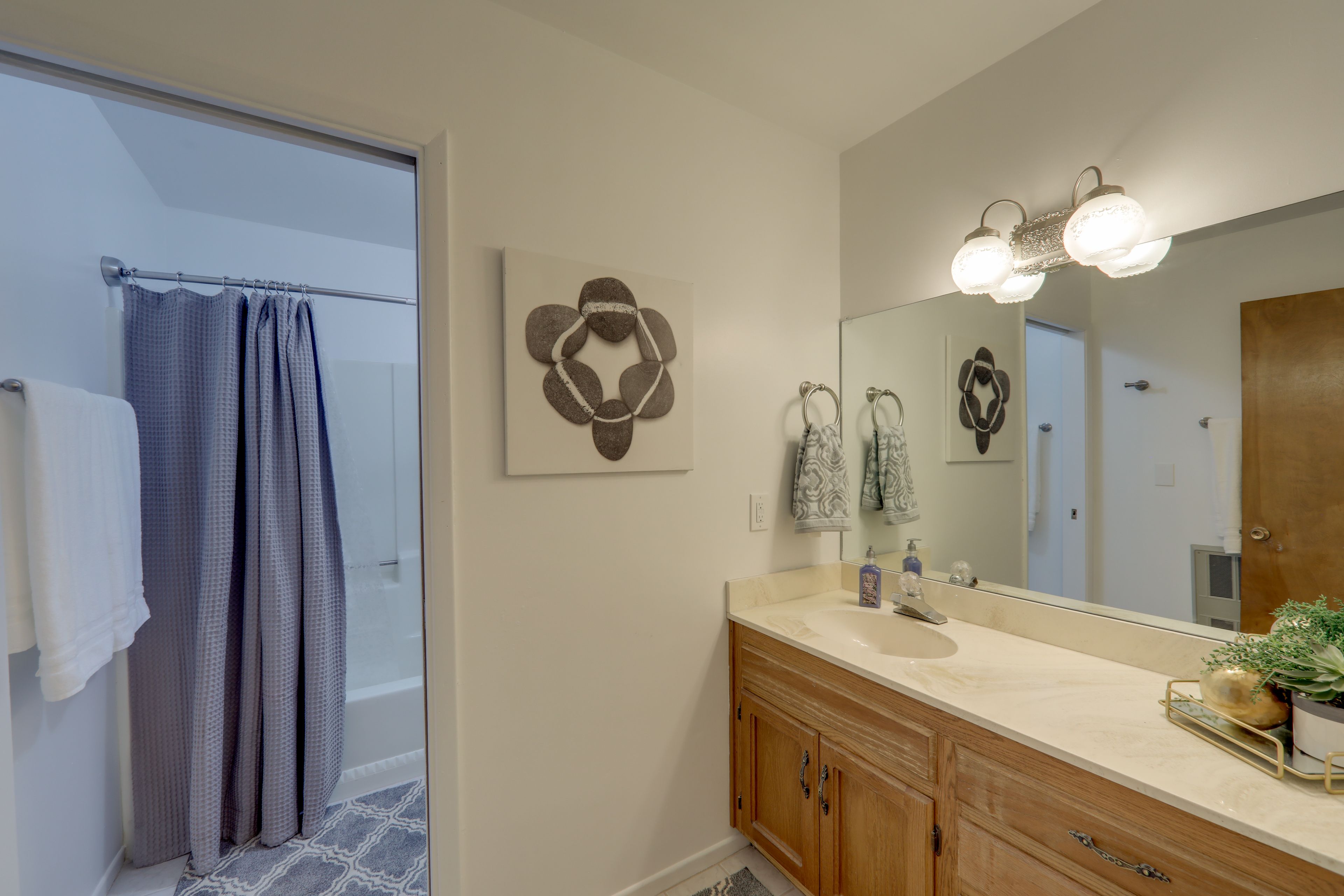En-Suite Bathroom | Linens/Towels